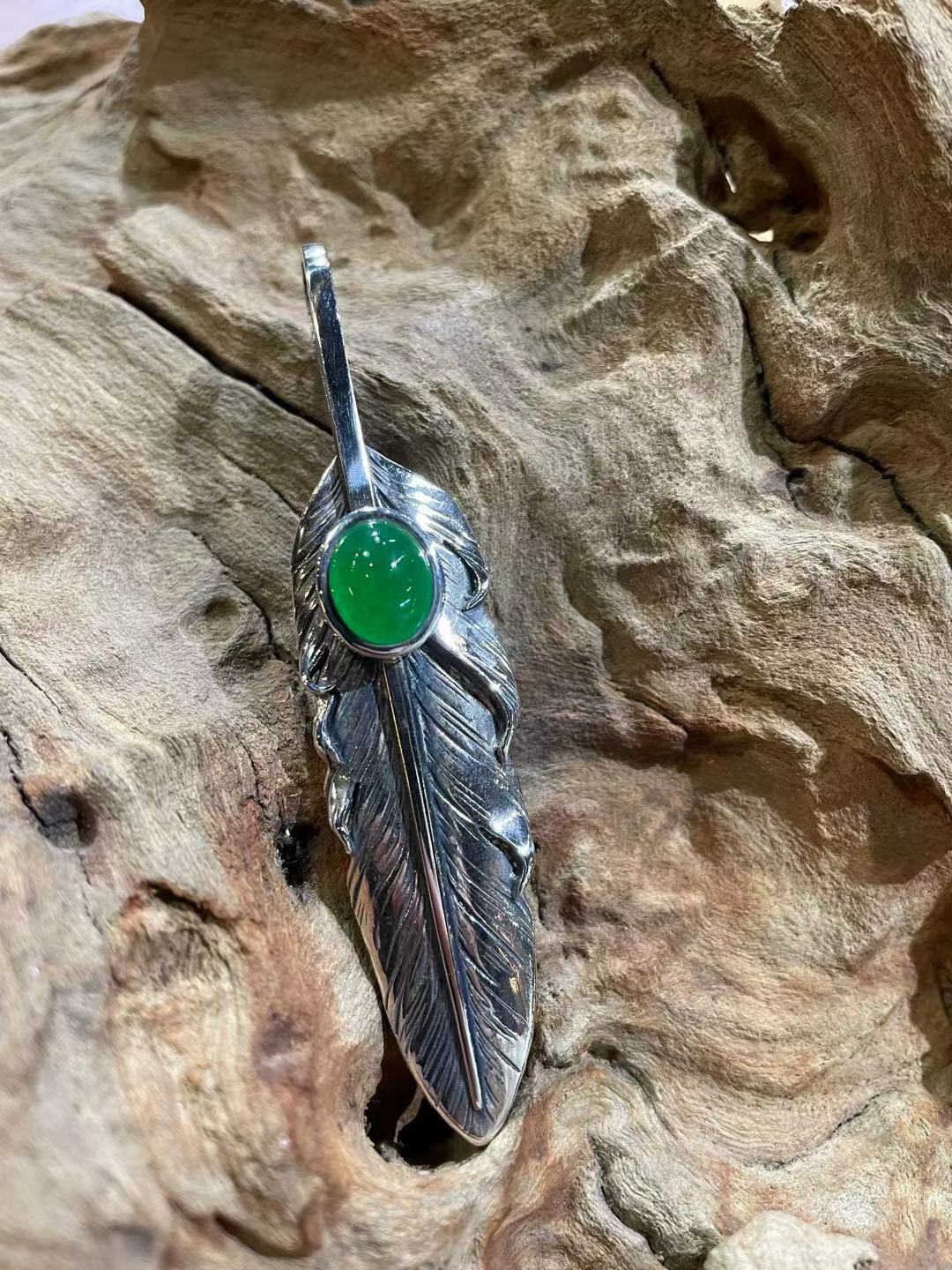 *Black Venom Jewelry-Freedom & Prayer XL(8cm)鑲綠玉髓(Green Chalcedony)銀羽。