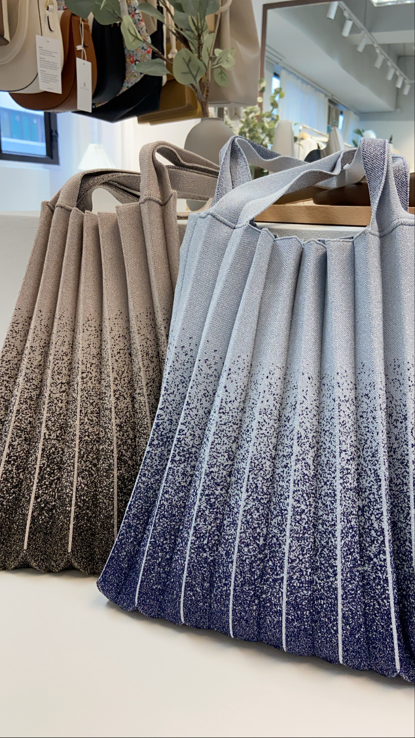 <韓國代購> PLEATS MAMA KNIT PLEATS GLITTER SHOULDER BAG