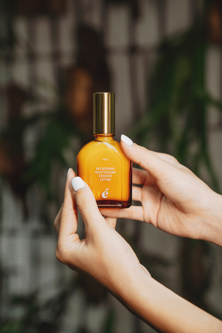 晶透保濕精華乳