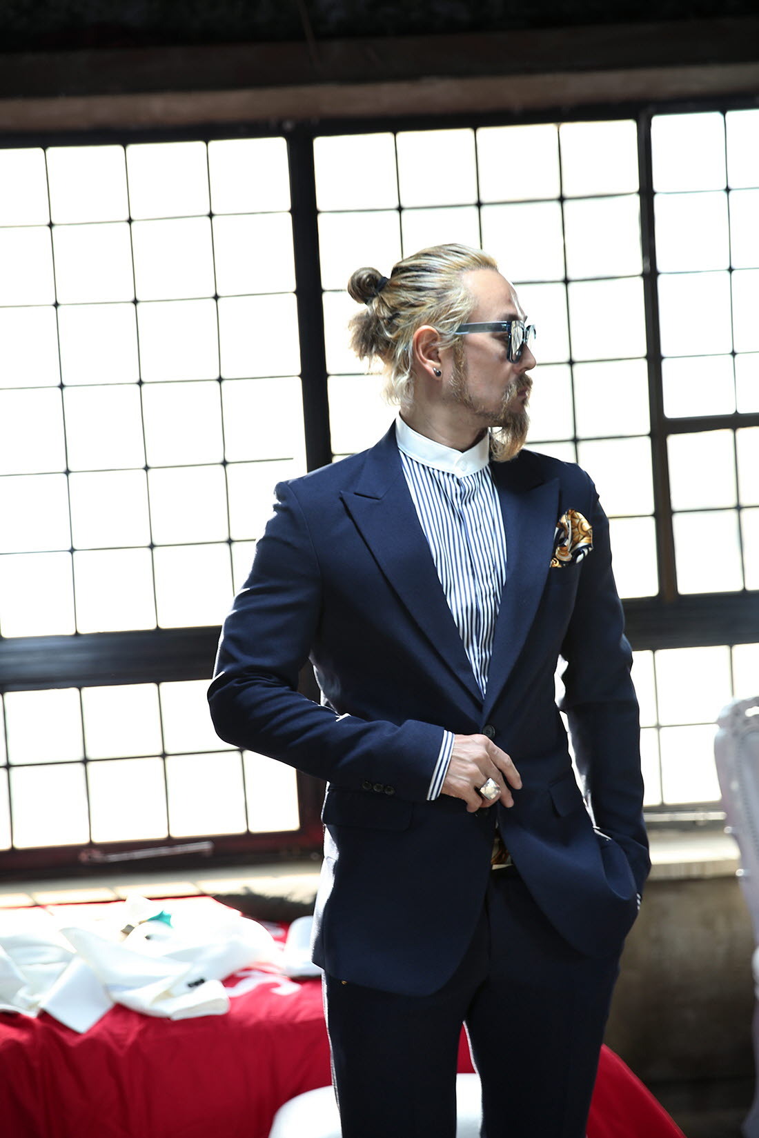 W彩色尖翻領時髦合身經典雙扣西裝外套  西裝褲