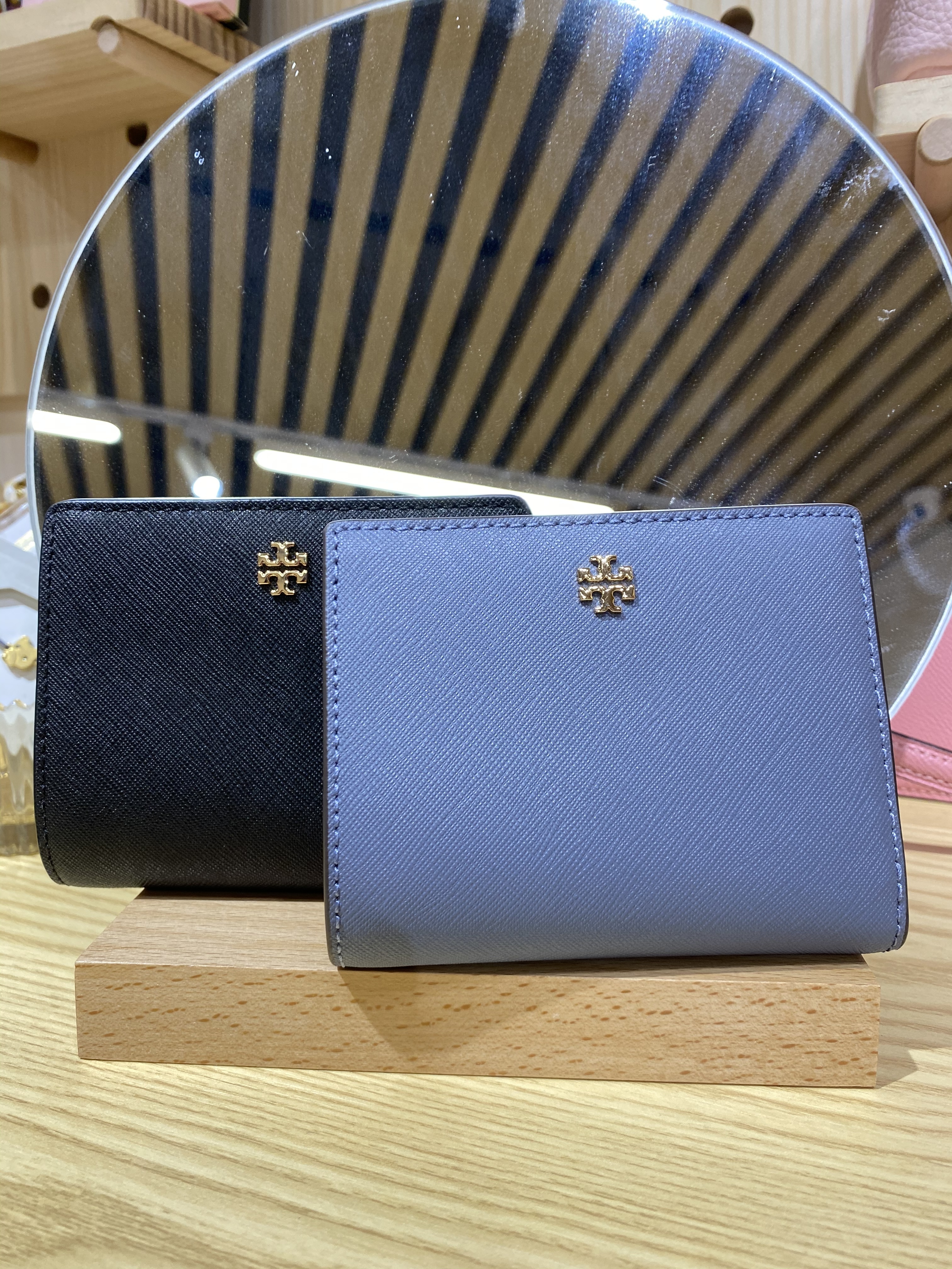 Tory Burch 十字紋短銀包