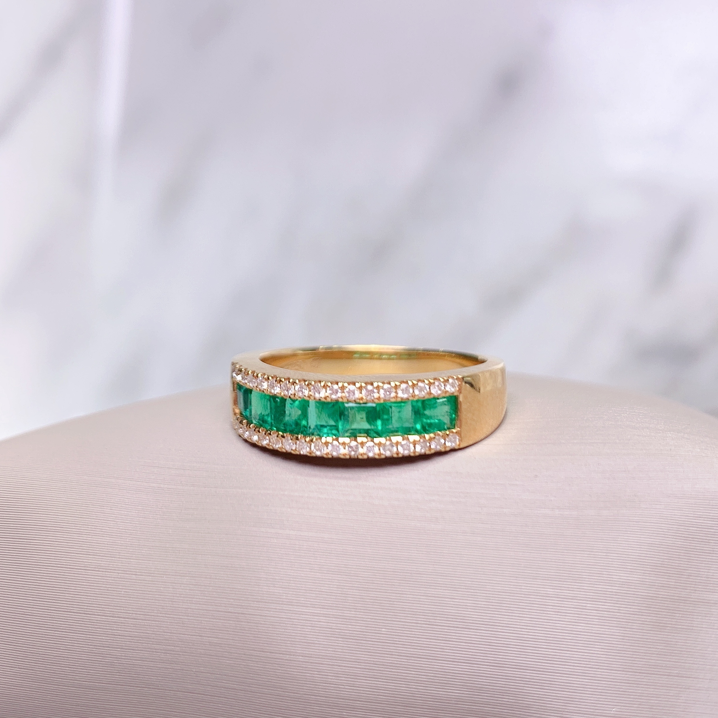 18K 黃金 0.9ct 綠寶石戒指