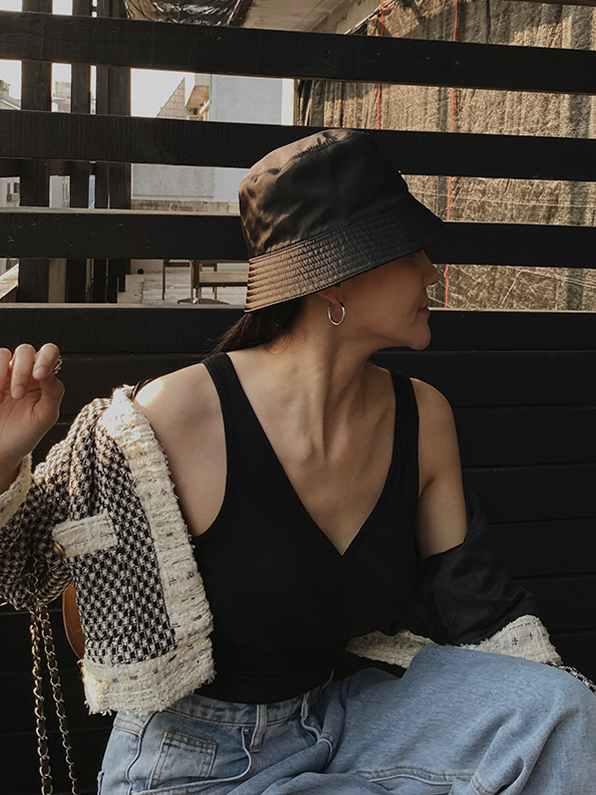 V領中腰短版附可拆胸墊背心*3色