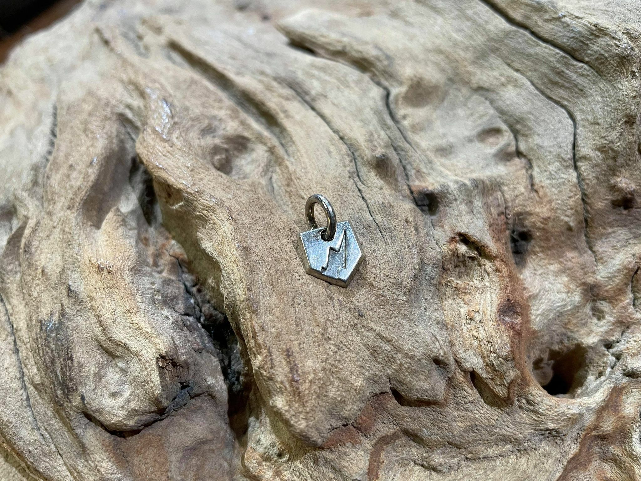 Black Venom Jewelry- Freedom & Prayer 純銀閃電、老鷹小吊牌 。