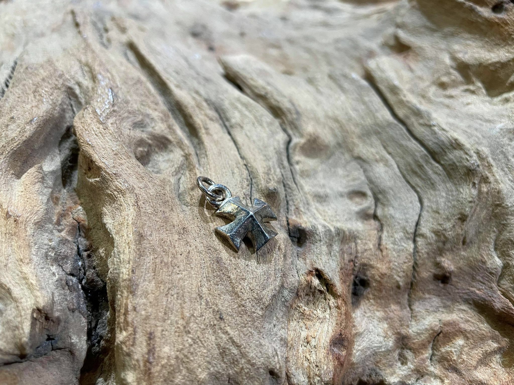 Black Venom Jewelry- Freedom & Prayer 純銀閃電、鐵十字小吊墜。