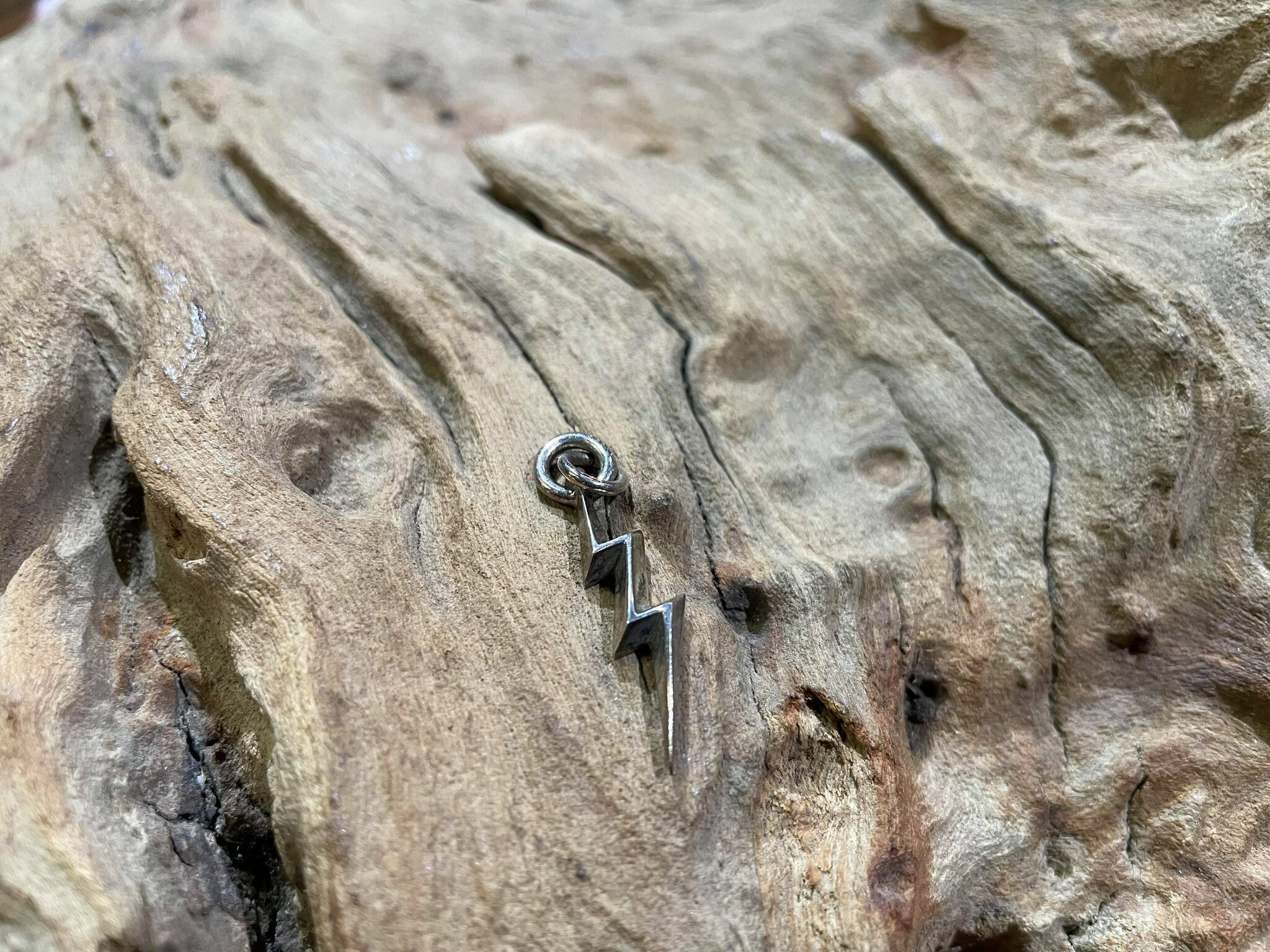 Black Venom Jewelry- Freedom & Prayer 純銀閃電、鐵十字小吊墜。