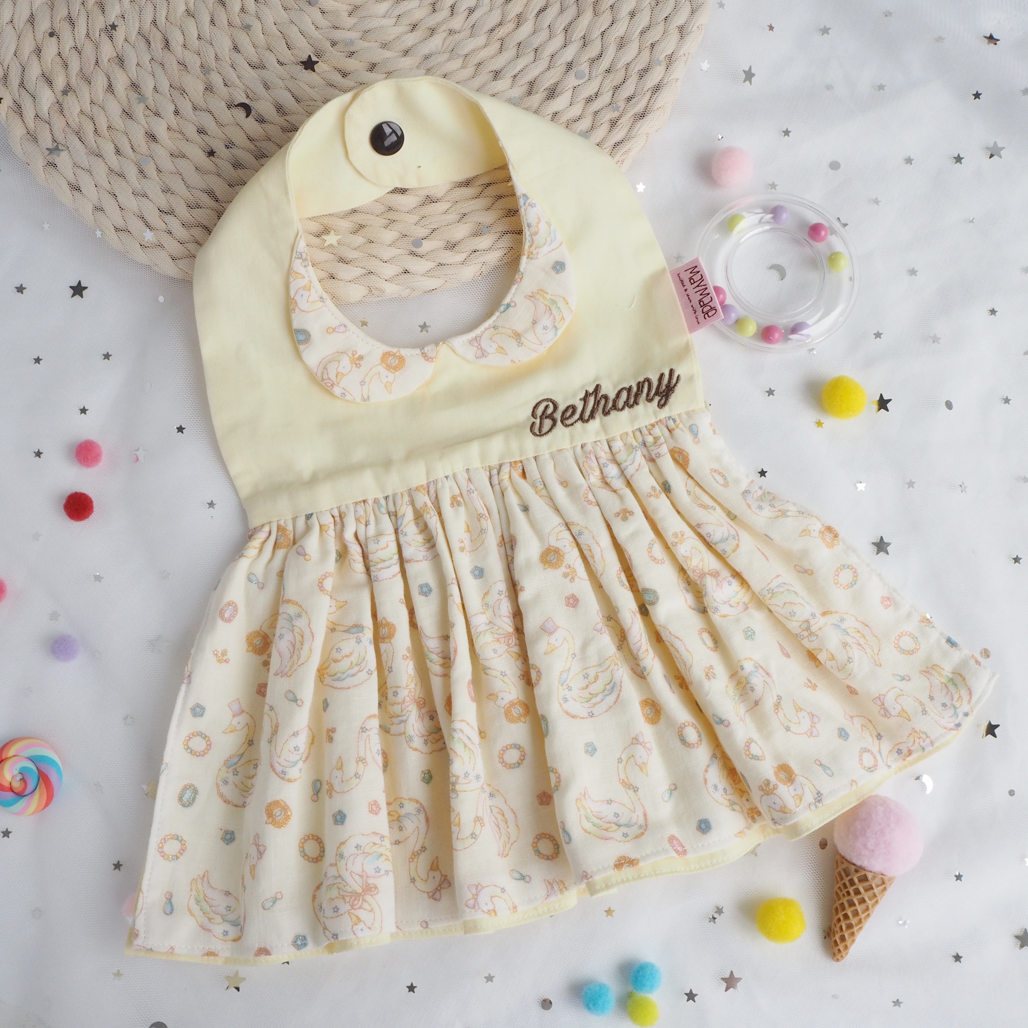 黃色天鵝圖案 迷你裙造型口水肩 彌月禮物