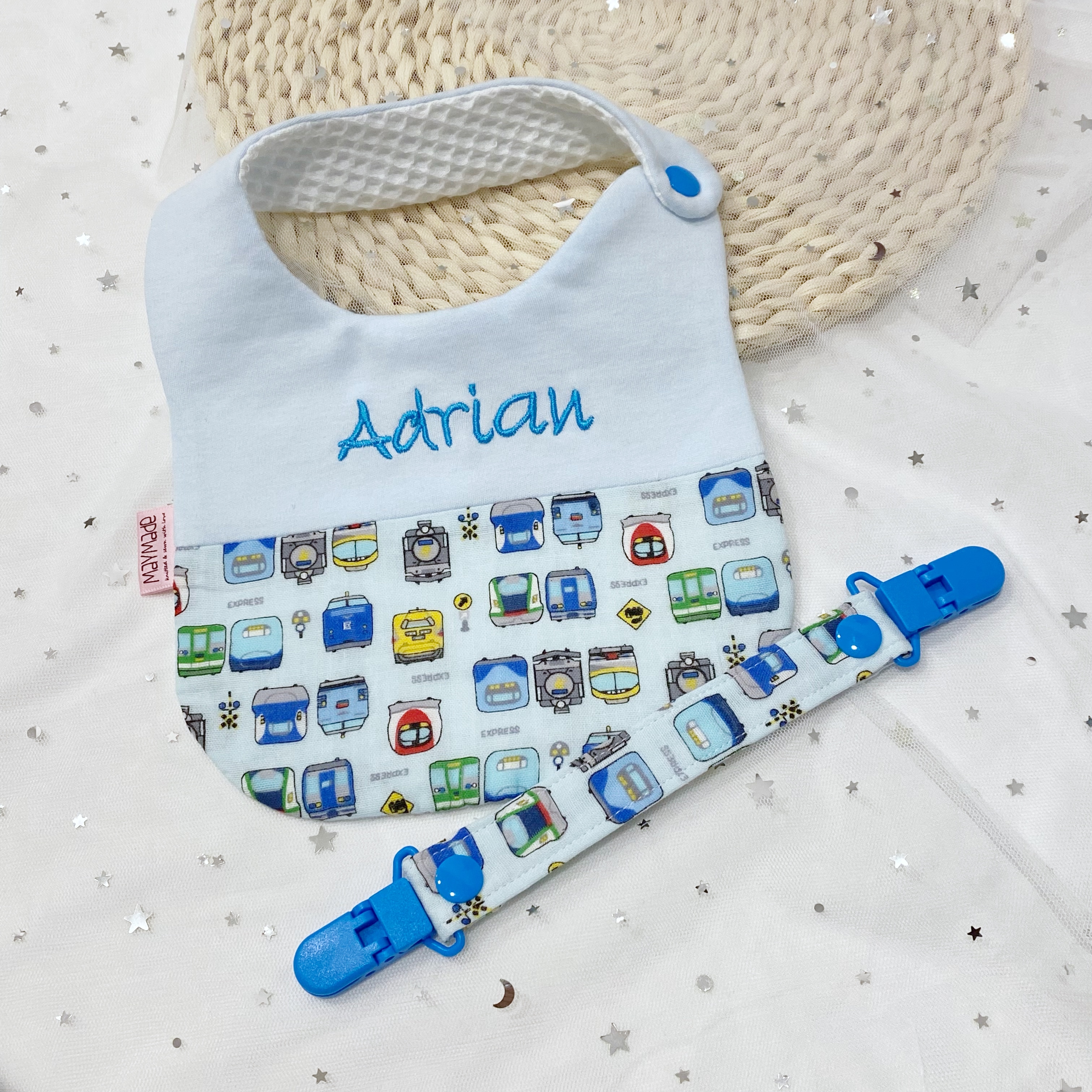 藍色火車圖案 拼布款繡名口水肩