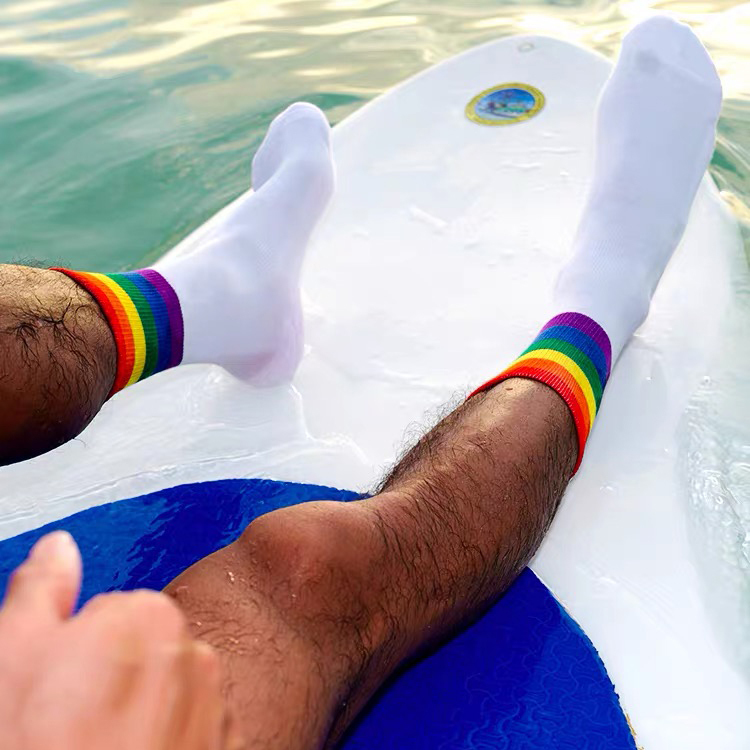 Sockkon彩虹中高筒襪