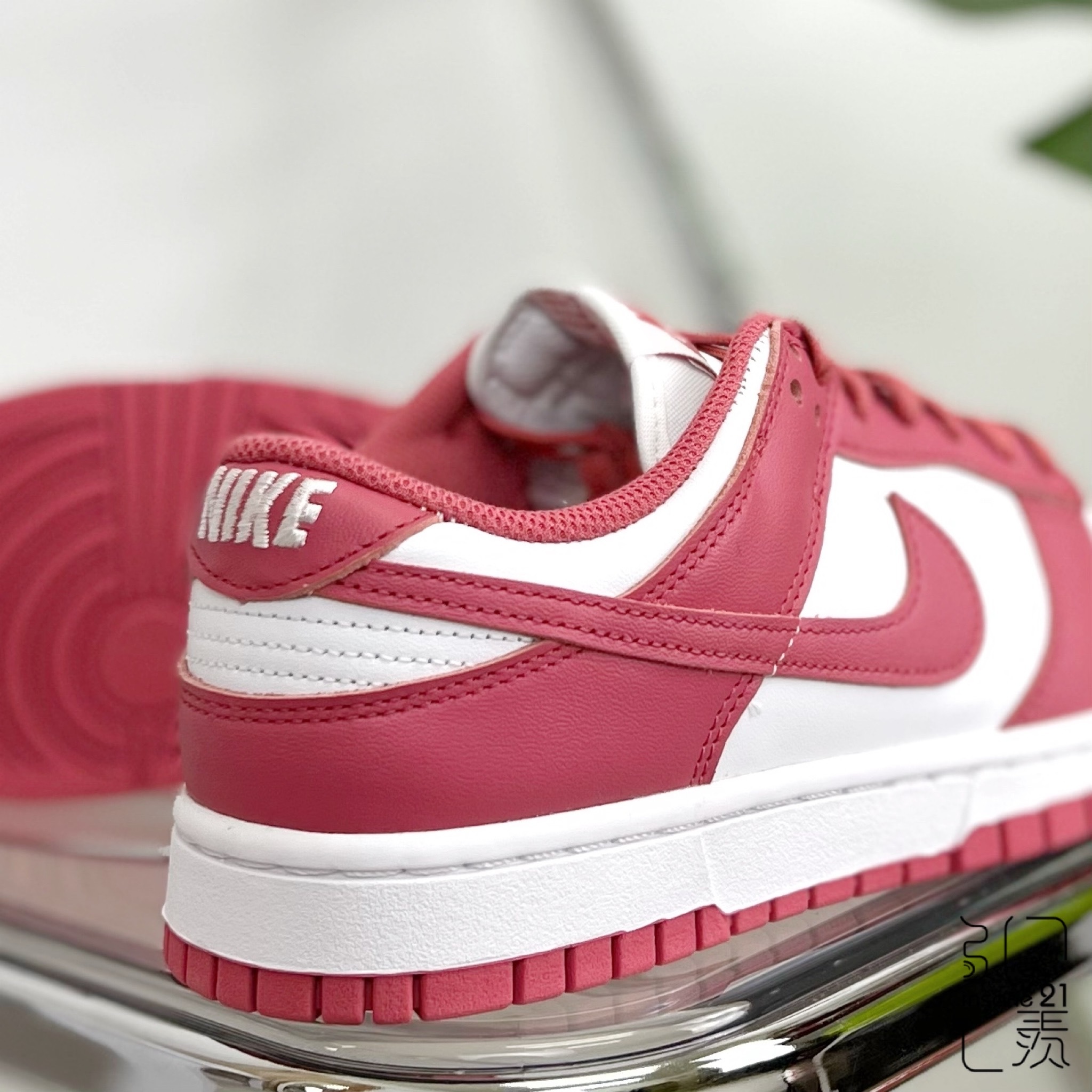 希少 美品 NIKE WMNS DUNKLOW ARCHEO PINK 25.5-