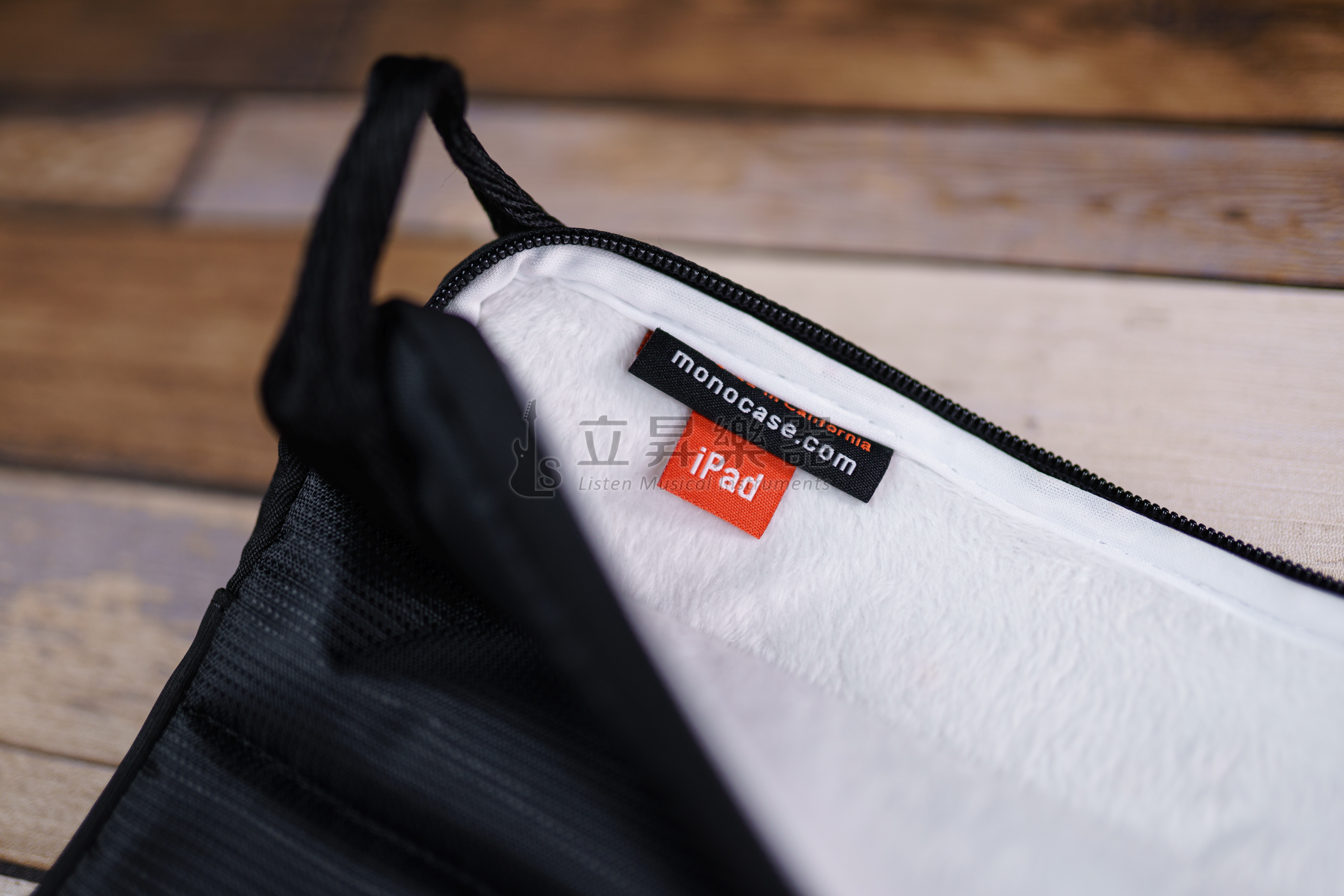 MONO iPad 收納袋 CVL-LPD-BLK  iPad袋 平板袋 適用9.7吋以下 27.9 x 2.5 x 22.9 cm