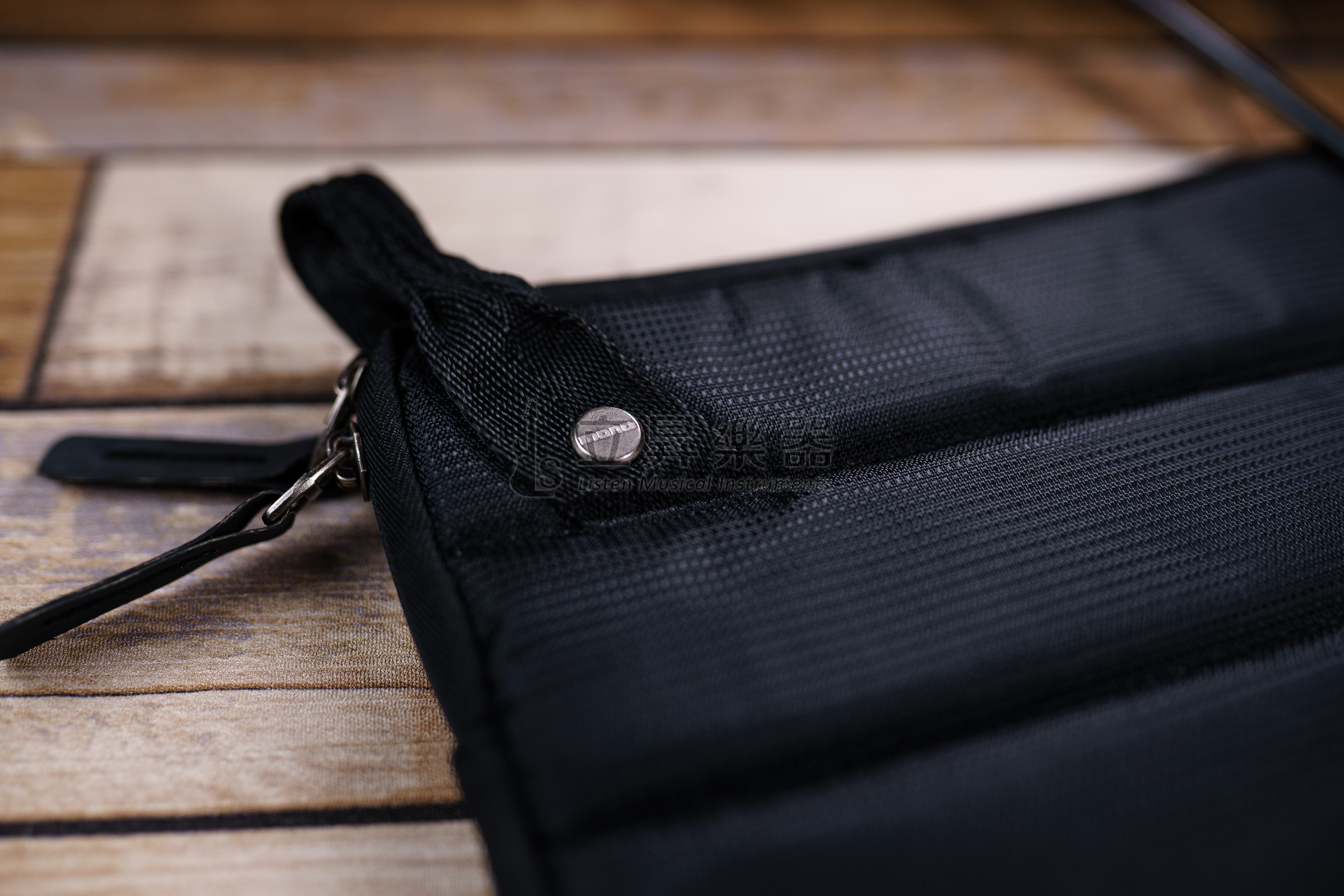 MONO MONO iPad 收納袋 CVL-LPD-BLK iPad袋 平板袋 適用9.7吋以下 27.9 x 2.5 x 22.9 cm 第 4 張圖片｜三峽錄音 / 音響