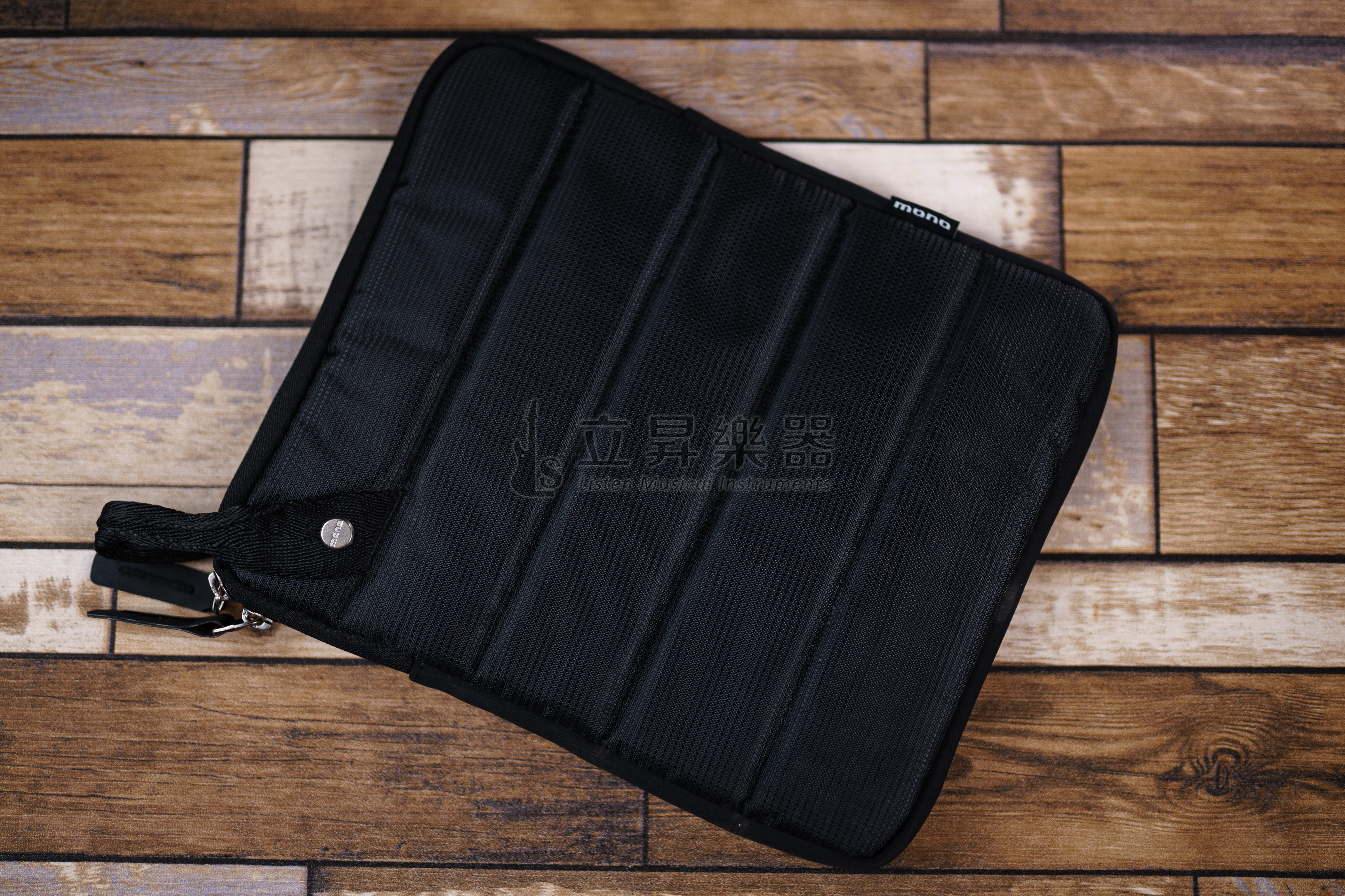 MONO MONO iPad 收納袋 CVL-LPD-BLK iPad袋 平板袋 適用9.7吋以下 27.9 x 2.5 x 22.9 cm 第 3 張圖片｜三峽錄音 / 音響