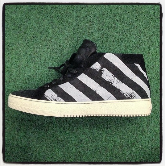 ON SALE: OFF-WHITE C/O VIRGIL ABLOH BRUSHED DIAGONALS MID SNEAKER - BLACK EUR SIZE 40 IN STOCK NOW (現貨發售中)