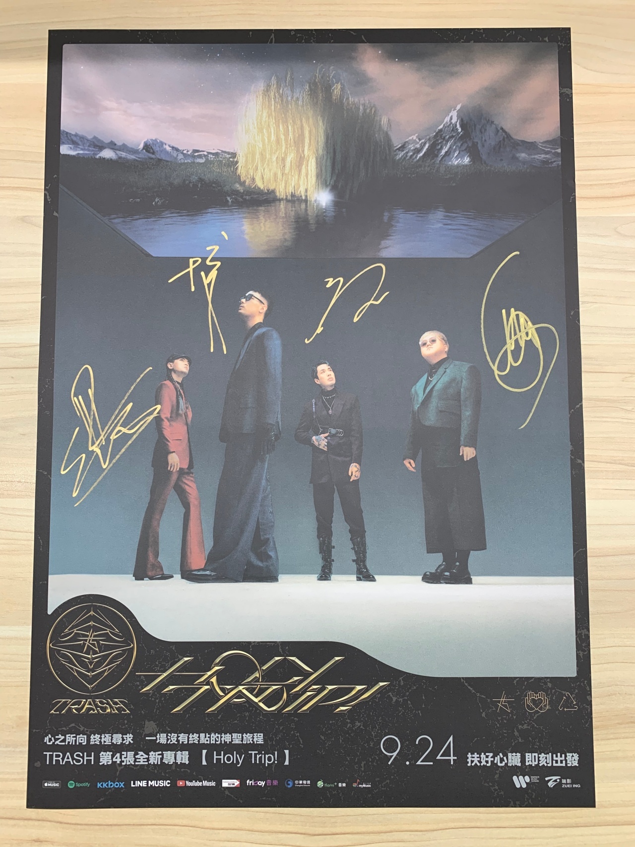 【華納音樂官網獨家】 TRASH 2021 全新專輯 / Holy Trip! 專輯+ 親筆簽名海報42cm*60CM 【 CD+海報組合版】
