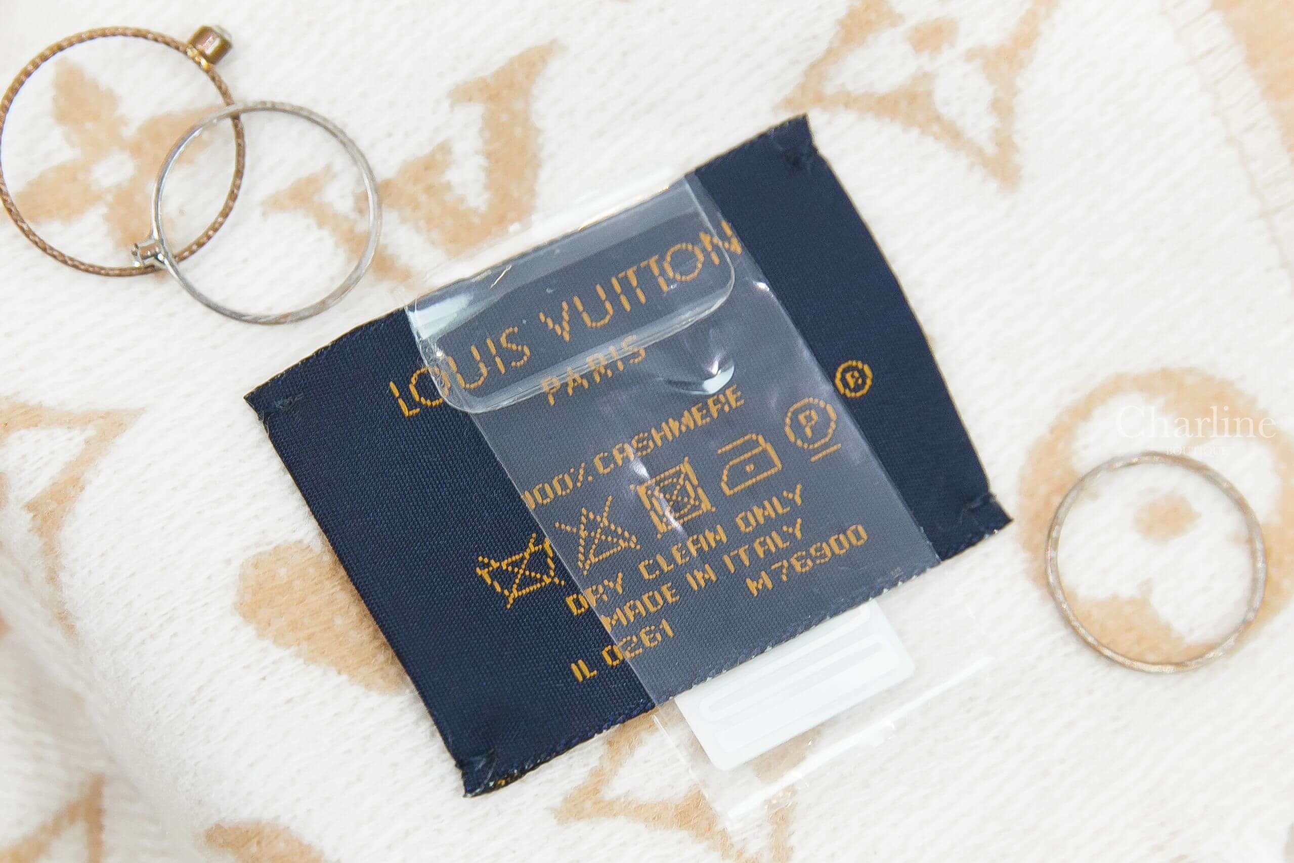 Louis Vuitton Game On Scarf 沙色拼米色白字老花愛心喀什米爾流蘇圍巾-Charline Boutique 精品代購