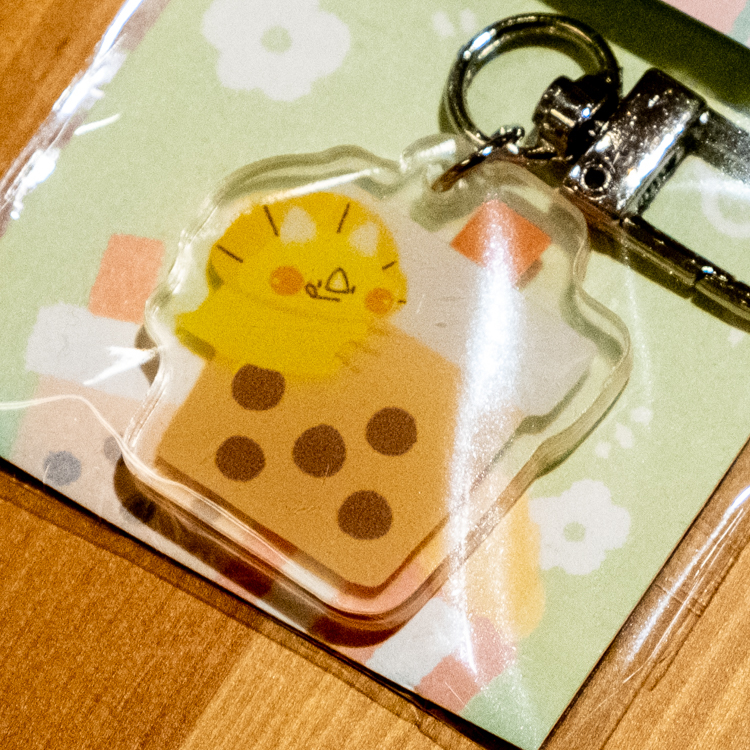 狗狗的小跳步，繪蹦砰｜壓克力吊飾｜吃貨恐龍｜珍奶三角龍