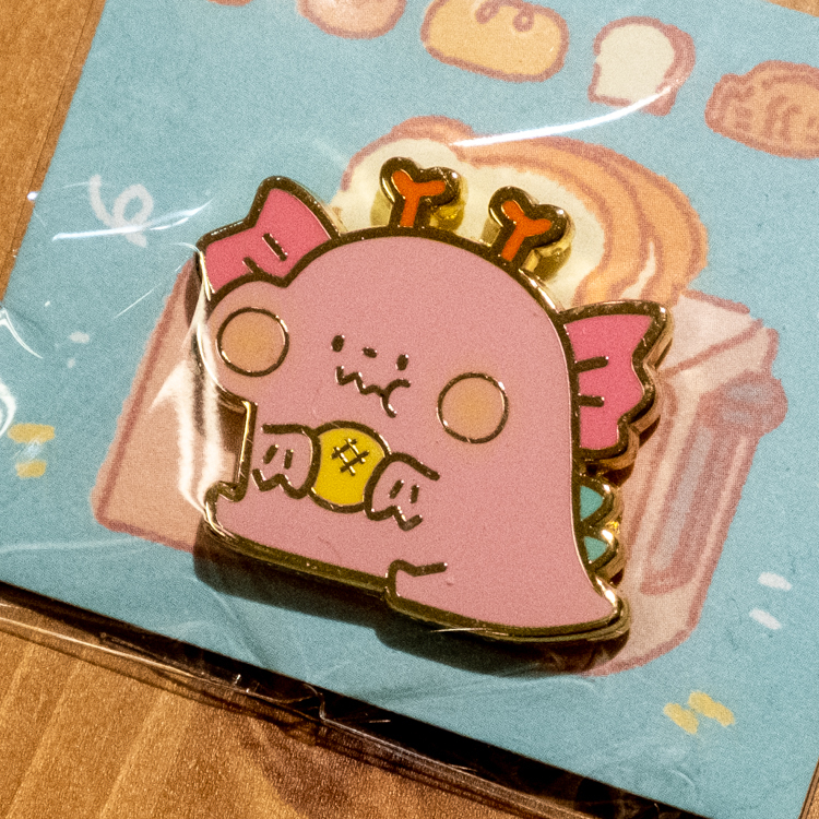 狗狗的小跳步，繪蹦砰｜金屬徽章｜水中恐龍｜波羅麵包恐龍 (桃紅)