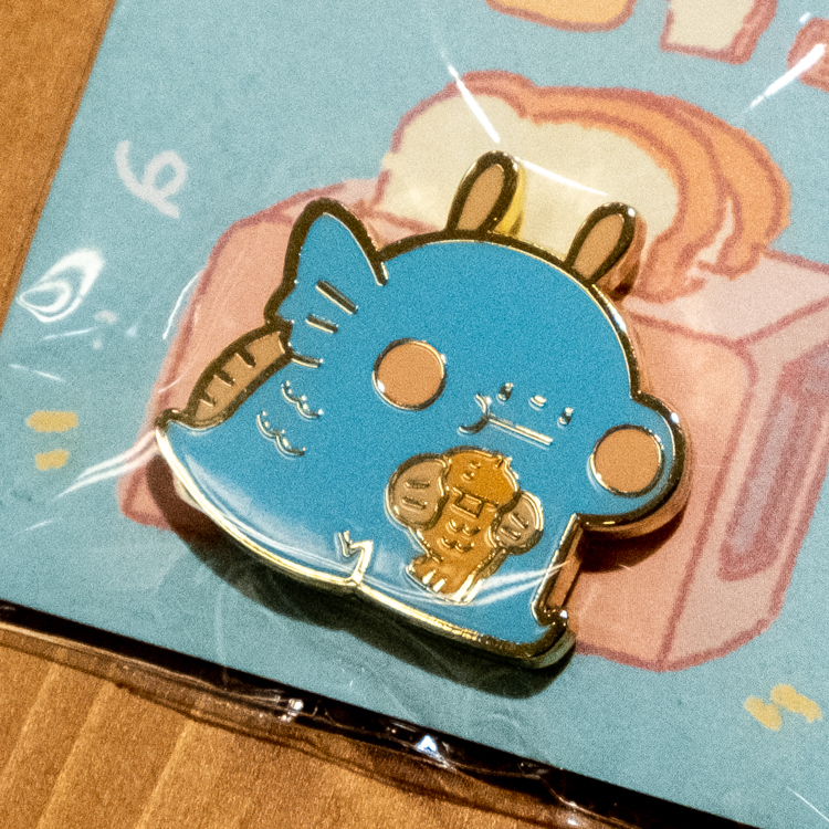 狗狗的小跳步，繪蹦砰｜金屬徽章｜水中恐龍｜鯛魚燒恐龍 (藍)