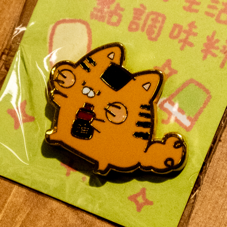 狗狗的小跳步，繪蹦砰｜金屬徽章｜吃貨好朋友｜仙貝貓咪