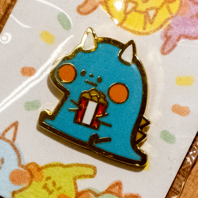 狗狗的小跳步，繪蹦砰｜金屬徽章｜吃貨恐龍｜爆米花角龍