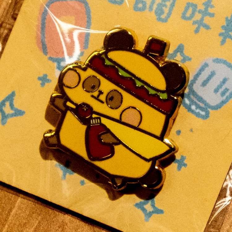 狗狗的小跳步，繪蹦砰｜金屬徽章｜吃貨好朋友｜漢堡熊貓