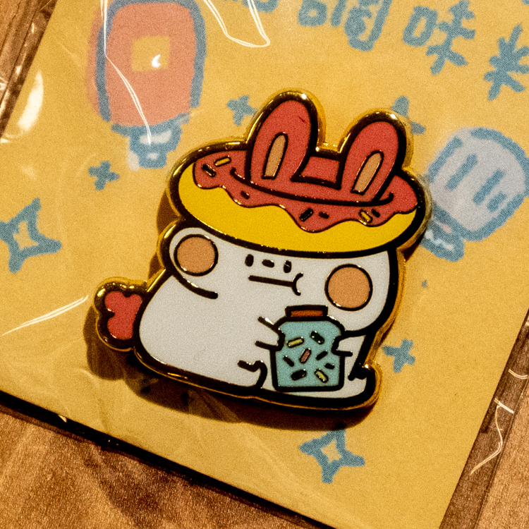 狗狗的小跳步，繪蹦砰｜金屬徽章｜吃貨好朋友｜甜甜圈兔子