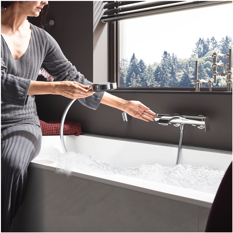 hansgrohe Vivenis 75420, -000 Single lever bath mixer for exposed installation, with AirPower waterfall cascade flow - GA Approval