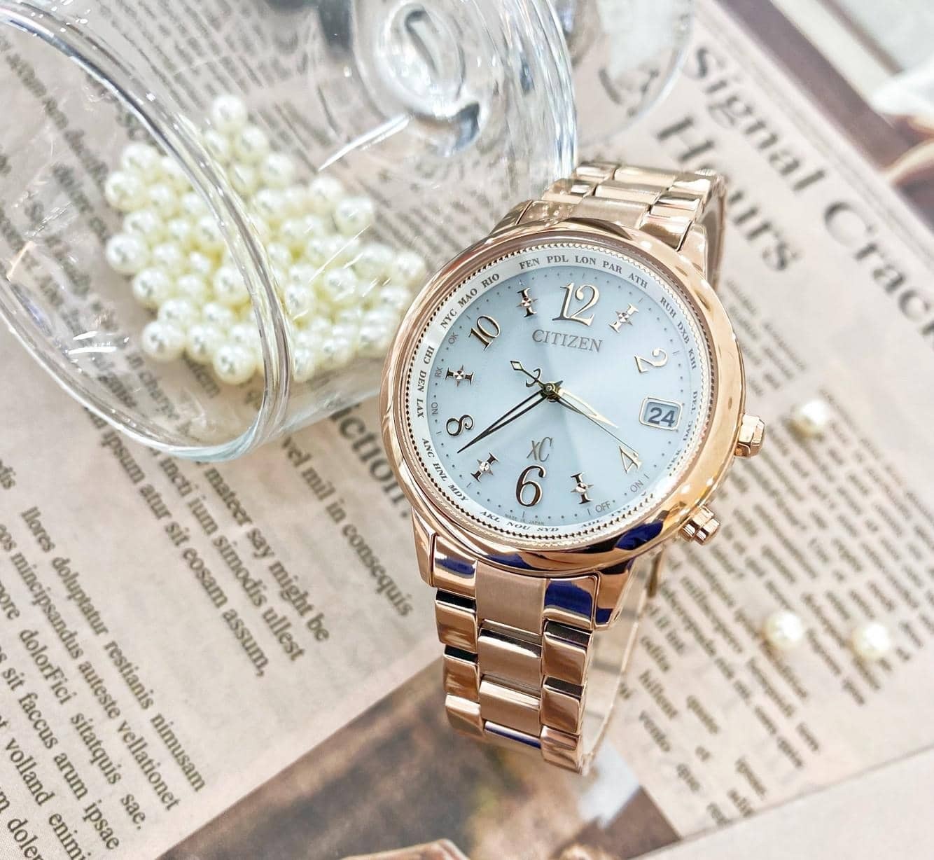 【CITIZEN 星辰】XC系列 亞洲限定廣告款鈦金屬電波女錶 CB1107-58A  36mm 現代鐘錶