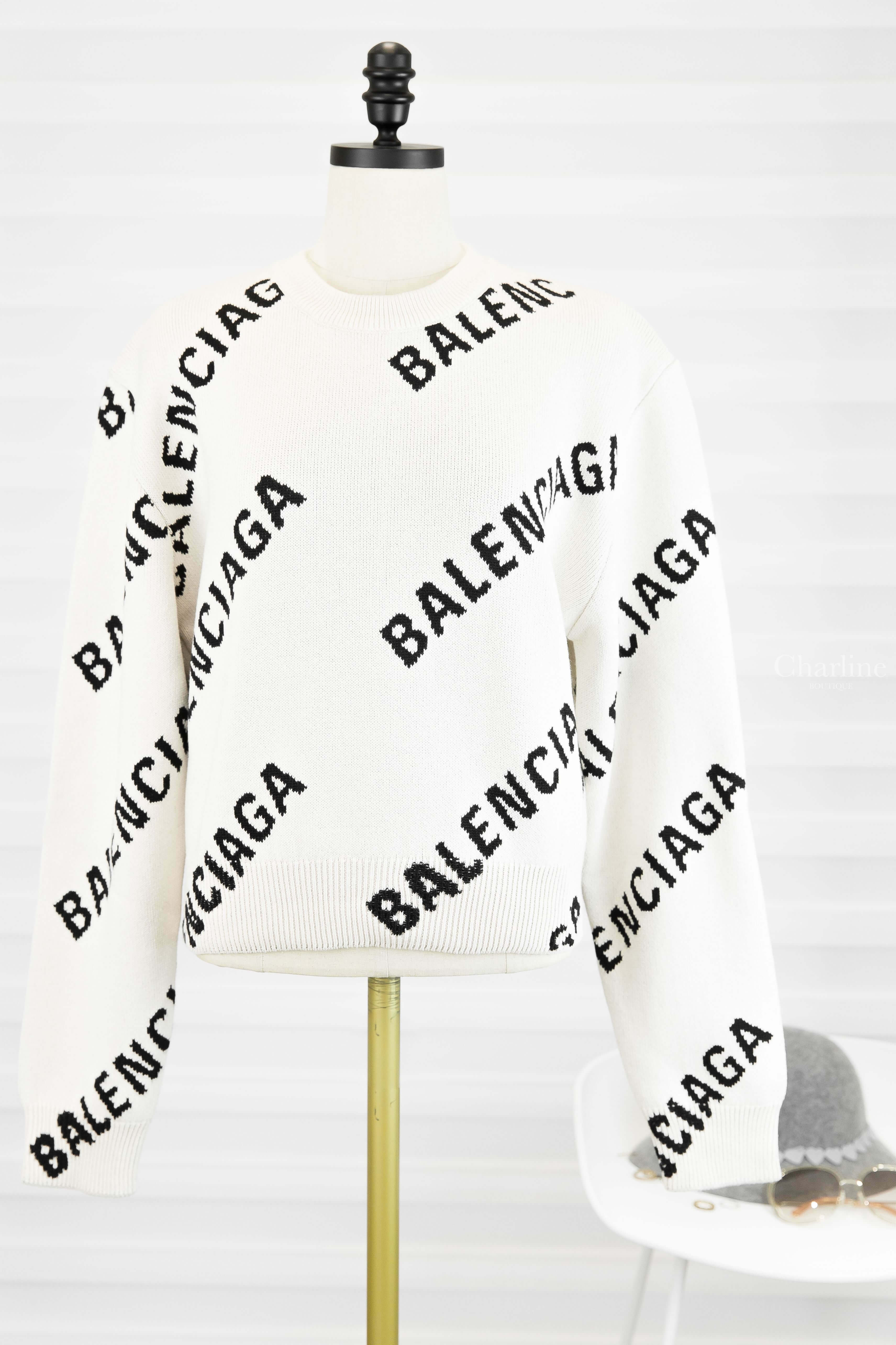 Balenciaga Allover Logo Crewneck 白色滿版黑色 Logo 棉質混羊毛長袖毛衣-Charline Boutique 精品代購