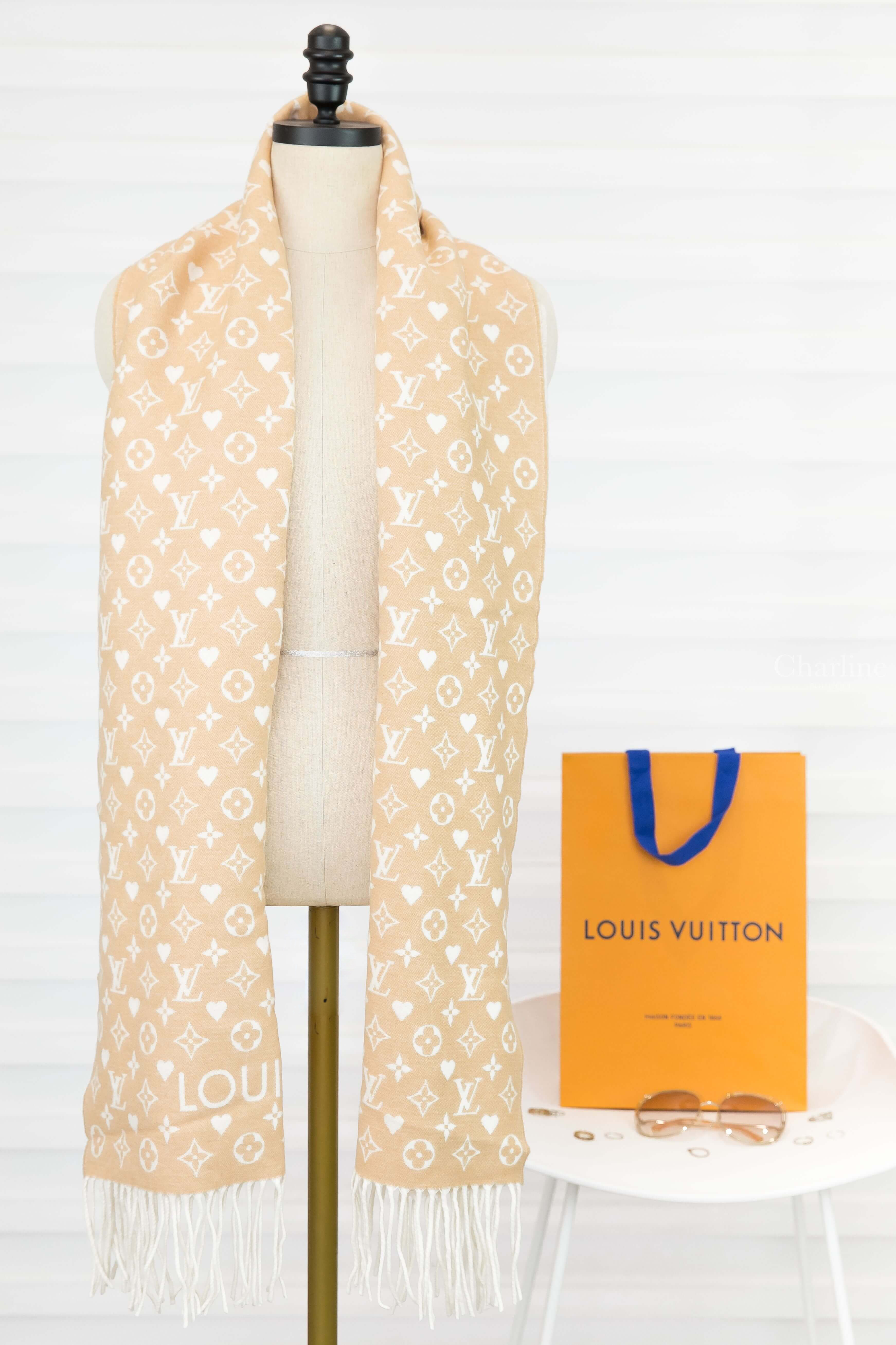 Louis Vuitton Game On Scarf 沙色拼米色白字老花愛心喀什米爾流蘇圍巾-Charline Boutique 精品代購