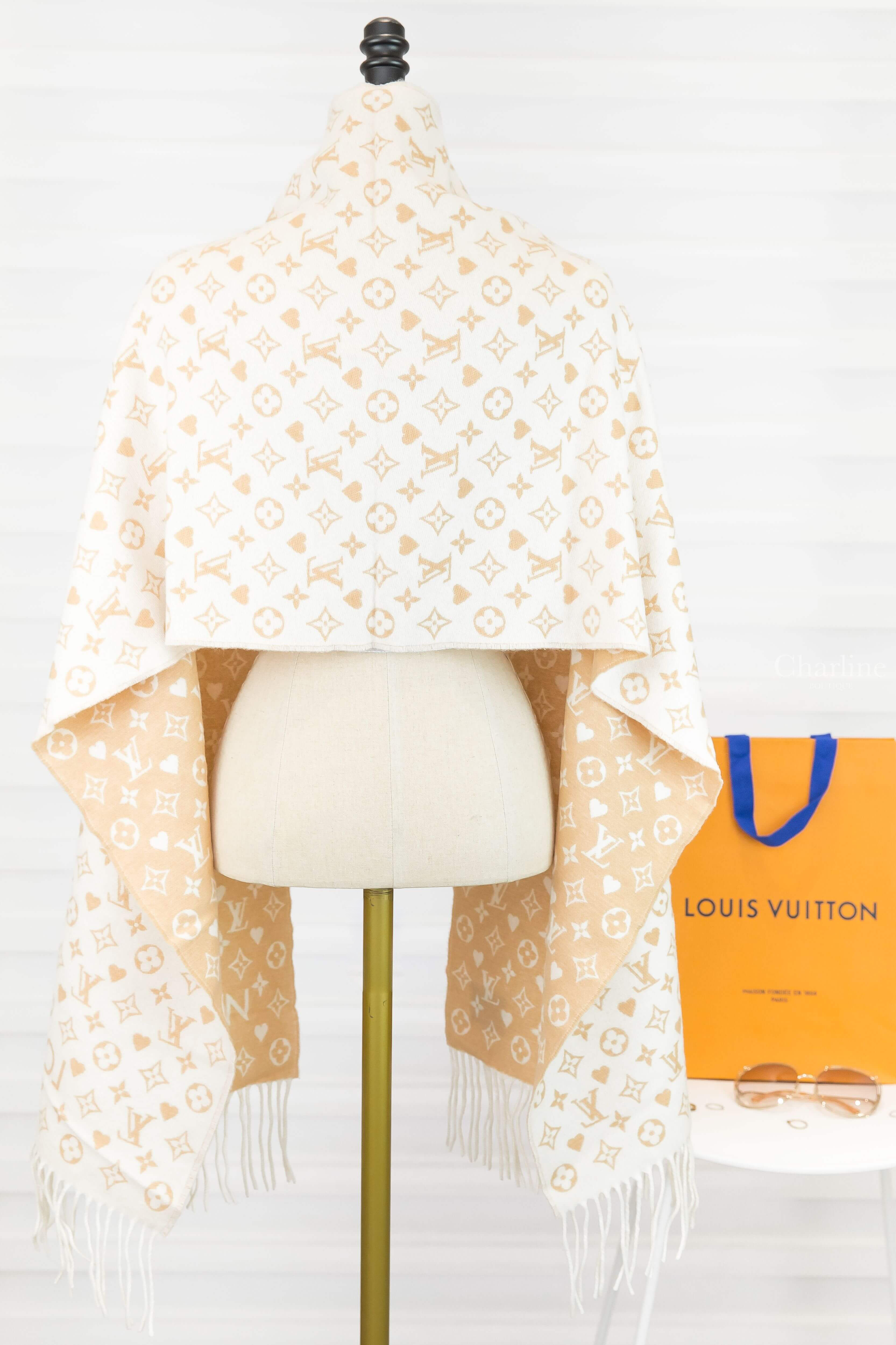 Louis Vuitton Game On Scarf 沙色拼米色白字老花愛心喀什米爾流蘇圍巾-Charline Boutique 精品代購