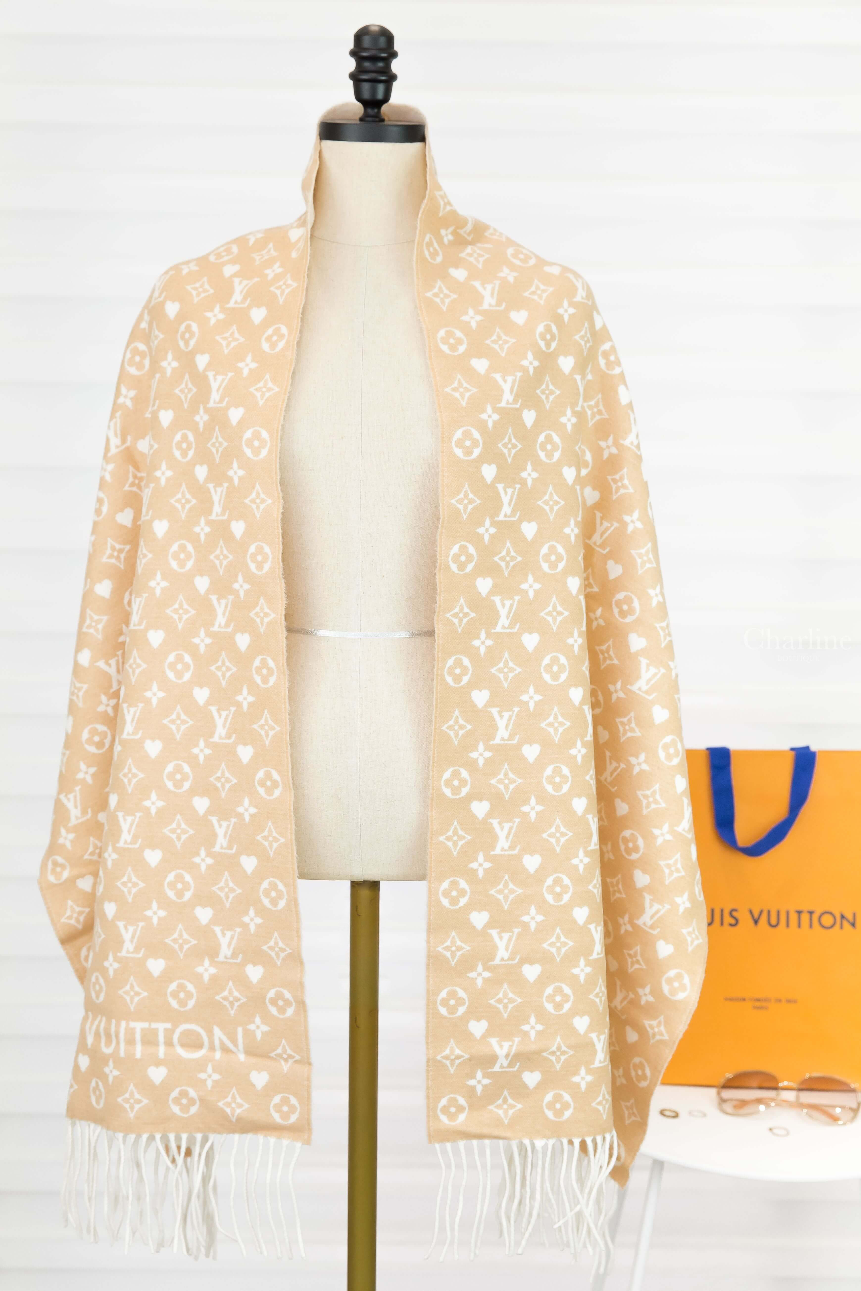 Louis Vuitton Game On Scarf 沙色拼米色白字老花愛心喀什米爾流蘇圍巾-Charline Boutique 精品代購