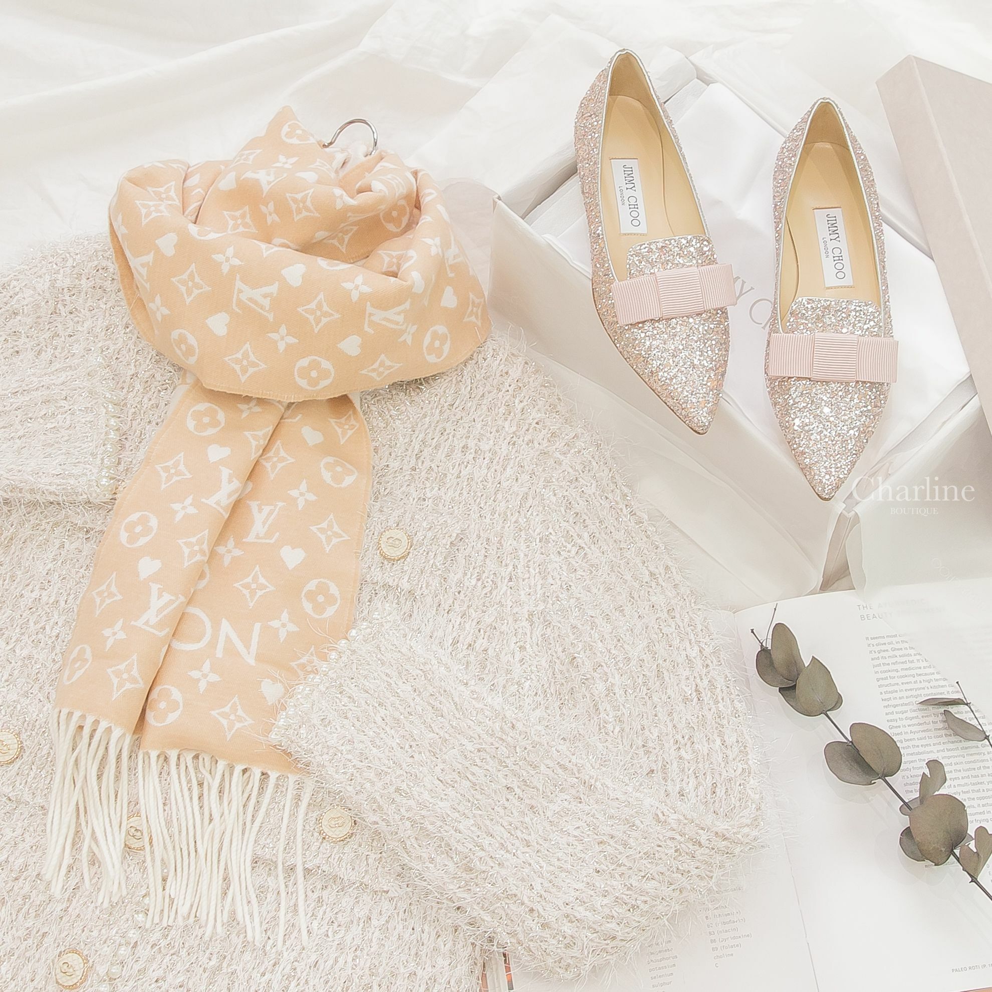 Jimmy Choo Gala 堇菜粉亮片蝴蝶結飾帶平底鞋,Louis Vuitton Game On Scarf 沙色拼米色白字老花愛心喀什米爾流蘇圍巾-Charline Boutique 精品代購