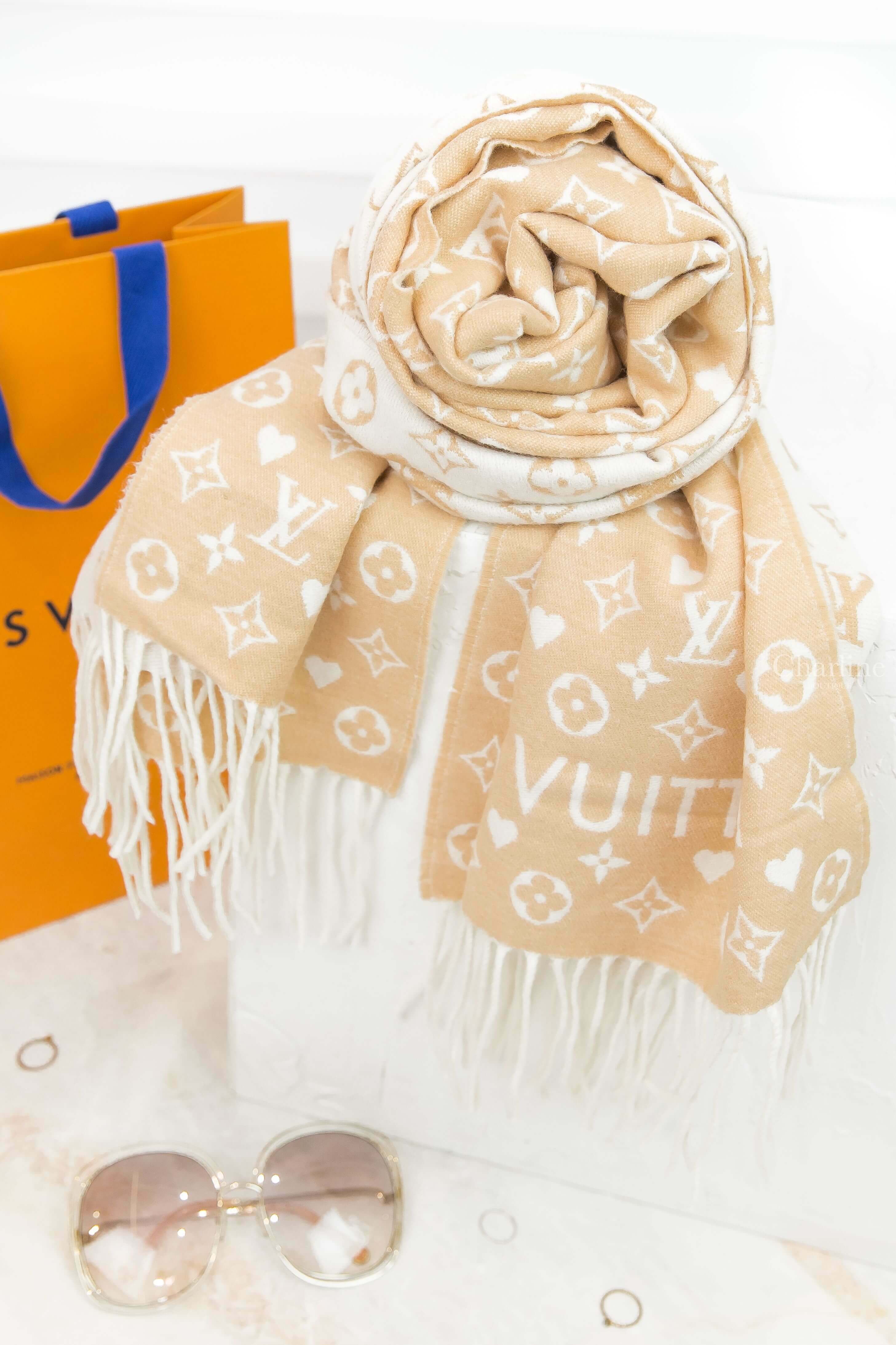 Louis Vuitton Game On Scarf 沙色拼米色白字老花愛心喀什米爾流蘇圍巾