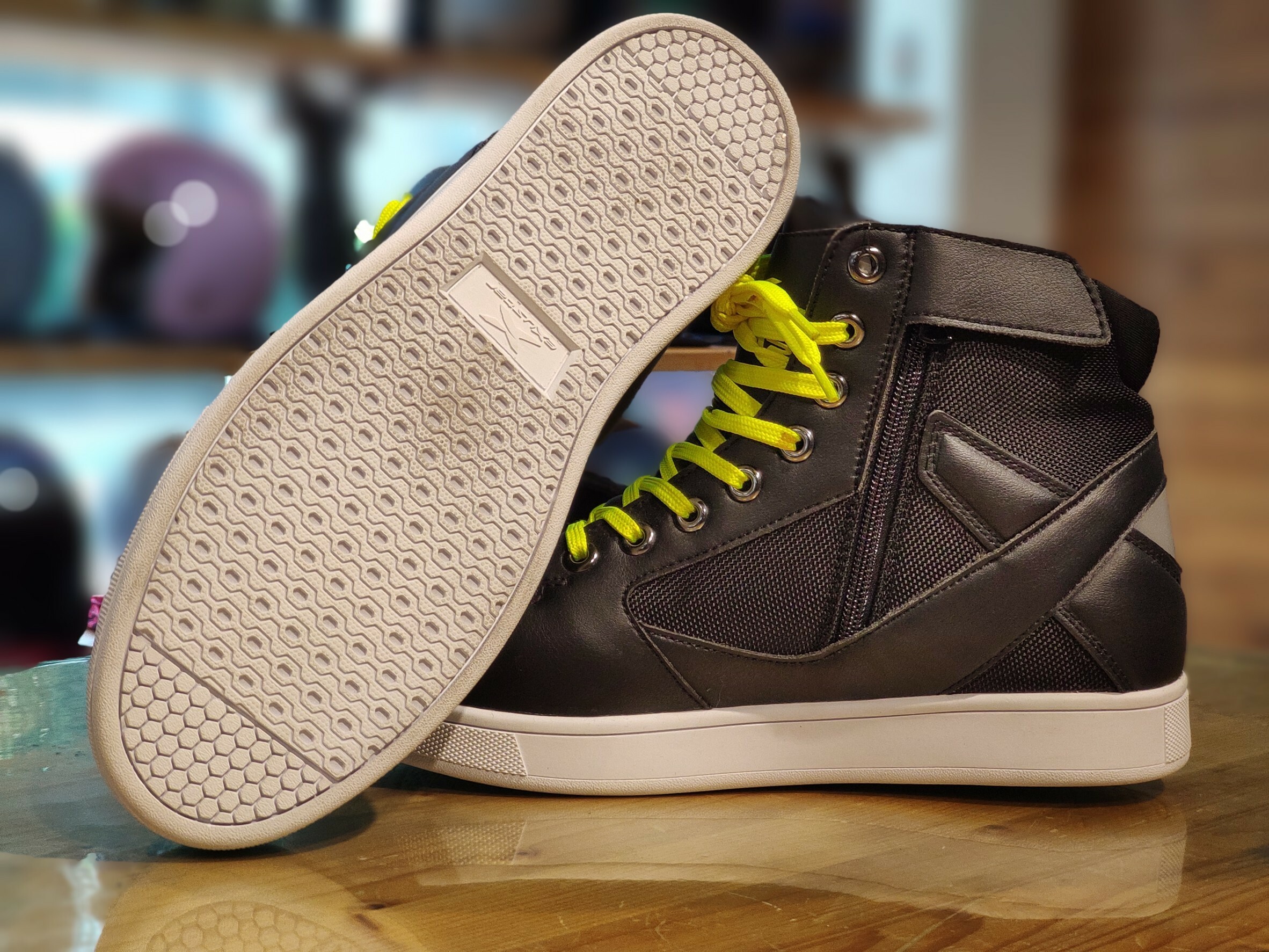 EXUSTAR SBT-197W 黑螢光黃 休閒靴