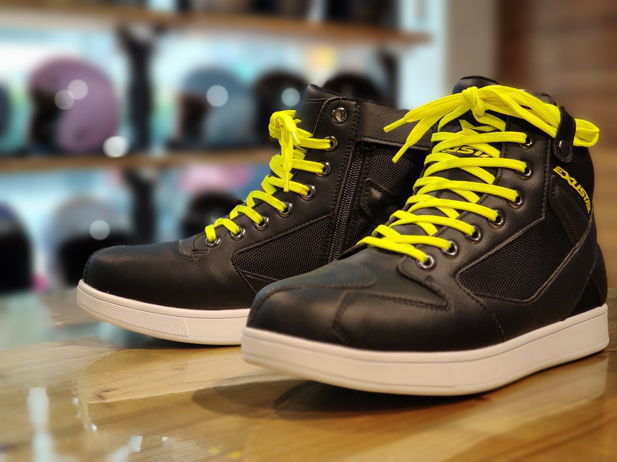 EXUSTAR SBT-197W 黑螢光黃 休閒靴