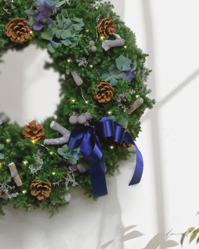 花藝教學 - 精靈家族的奇幻夜 ” 聖誕花圈   授課日期 : 12/15  12/18