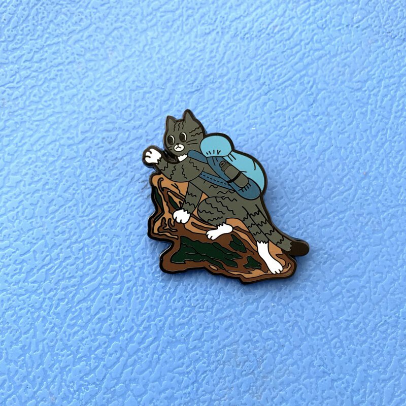 三貓俱樂部 金屬別針 徽章 衝第一跑貓