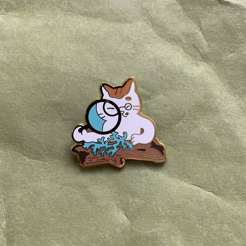 三貓俱樂部 金屬別針 徽章 小許的觀察