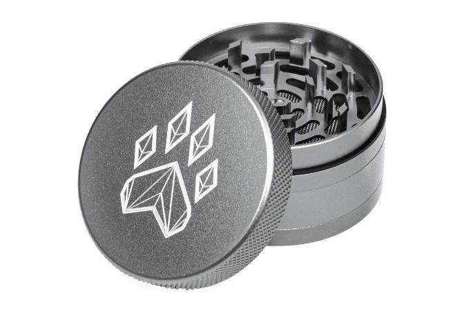 TRADITIONAL 2.5" 4-PIECE GRINDER BY WOLF GRINDER