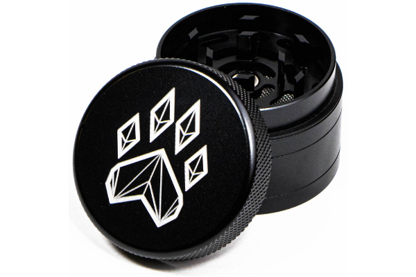 TRADITIONAL 2.5" 4-PIECE GRINDER BY WOLF GRINDER