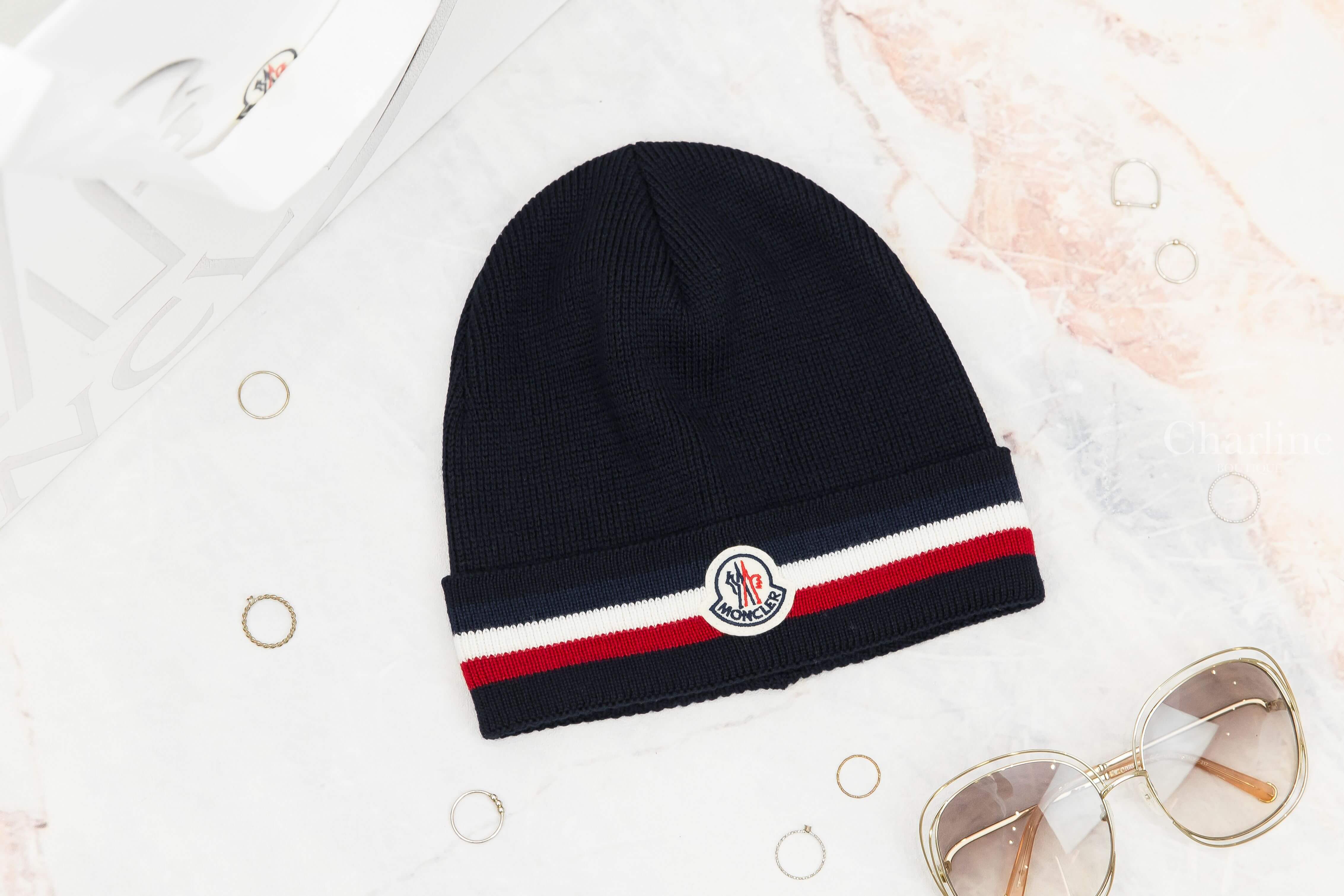 Moncler Tricolor Beanie 夜藍色電繡Logo紅白線條羊毛毛帽-Charline Boutique 精品代購