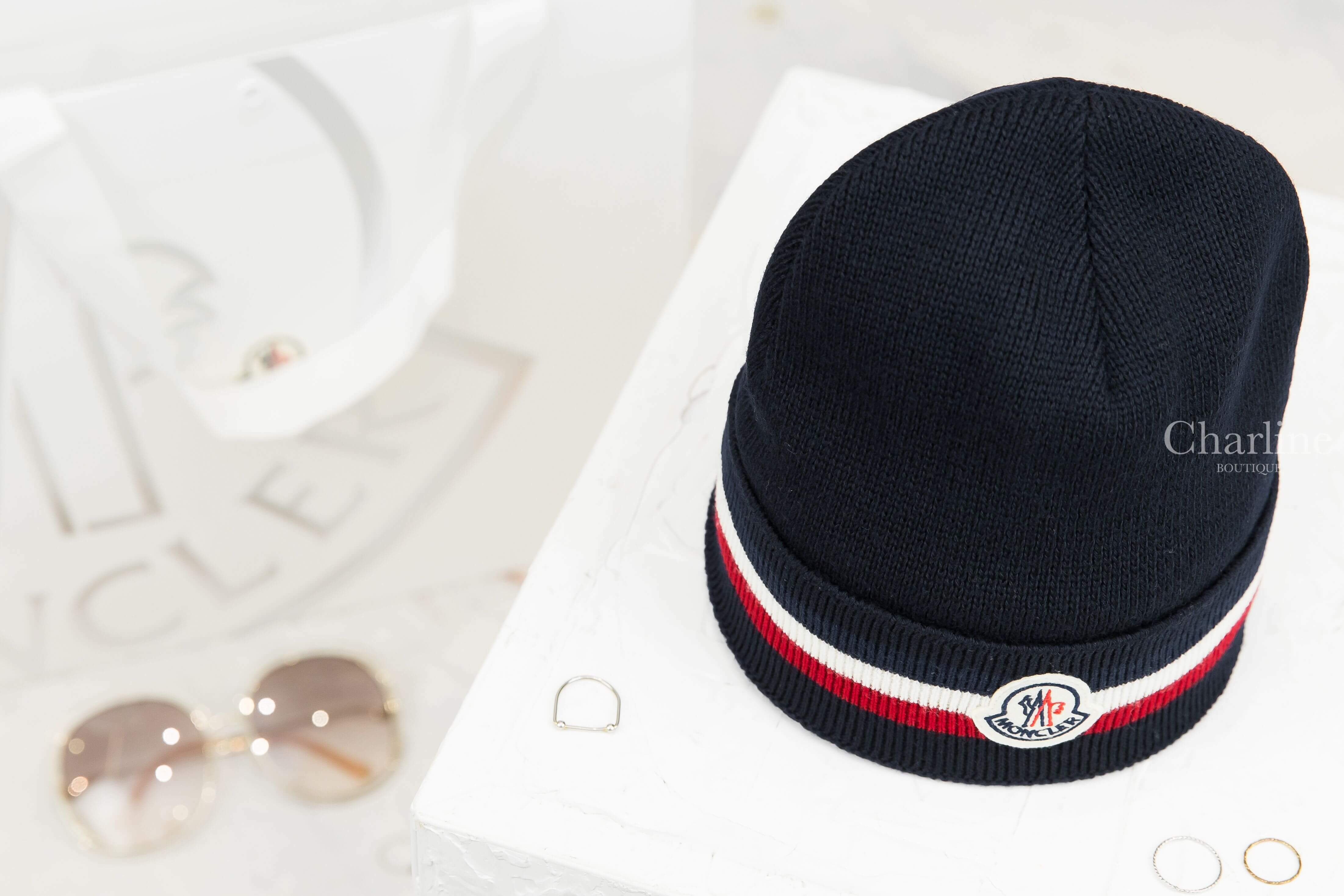 Moncler Tricolor Beanie 夜藍色電繡Logo紅白線條羊毛毛帽-Charline Boutique 精品代購