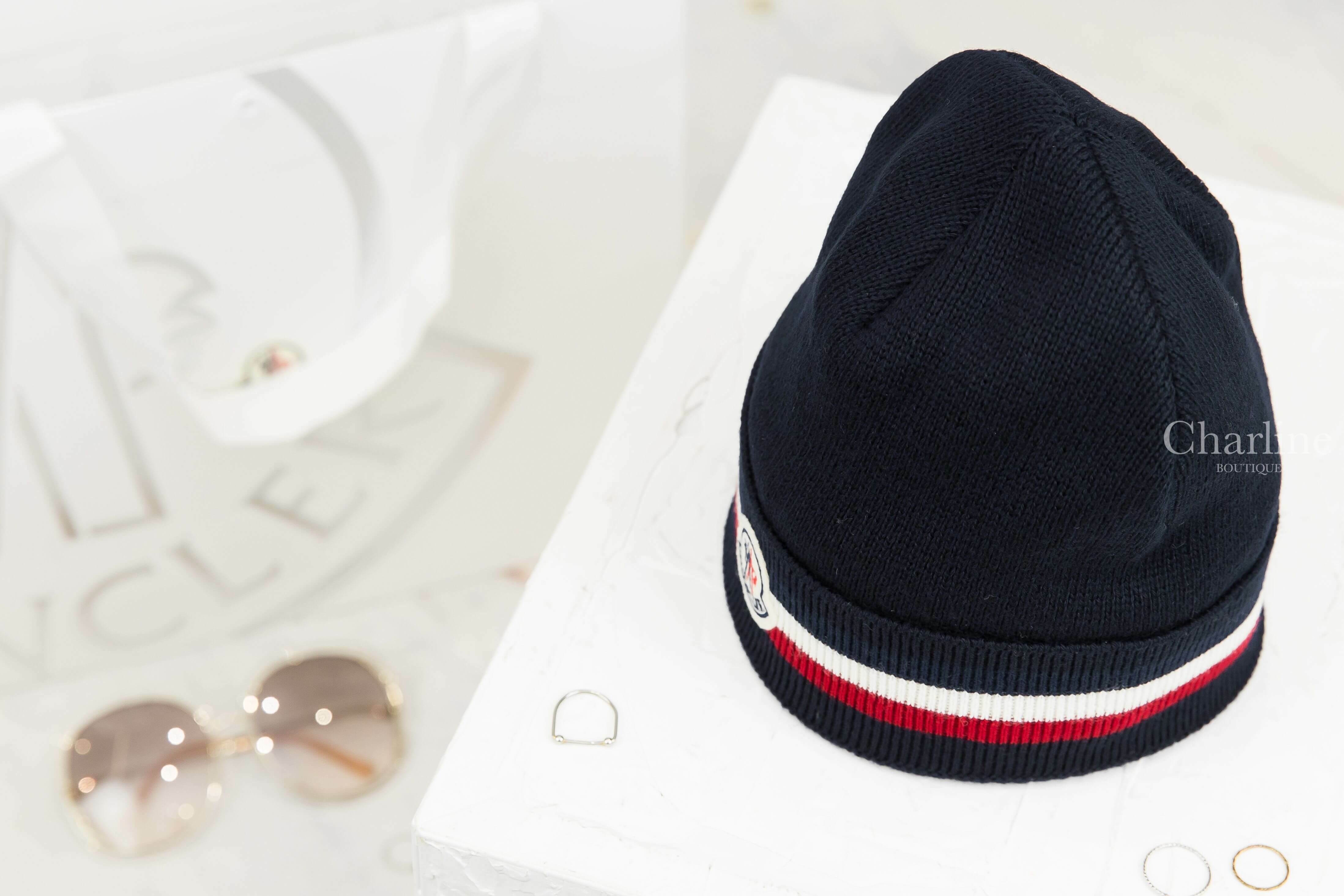 Moncler Tricolor Beanie 夜藍色電繡Logo紅白線條羊毛毛帽-Charline Boutique 精品代購