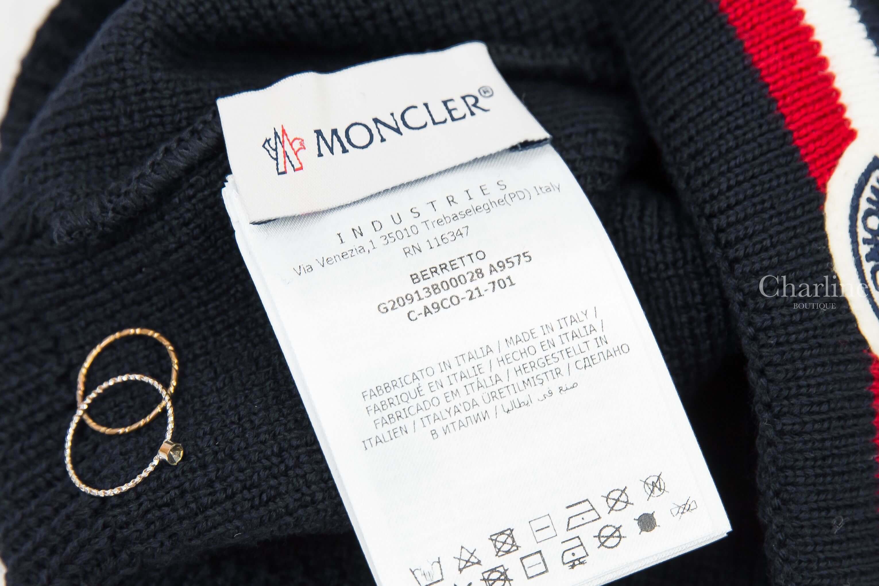 Moncler Tricolor Beanie 夜藍色電繡Logo紅白線條羊毛毛帽-Charline Boutique 精品代購