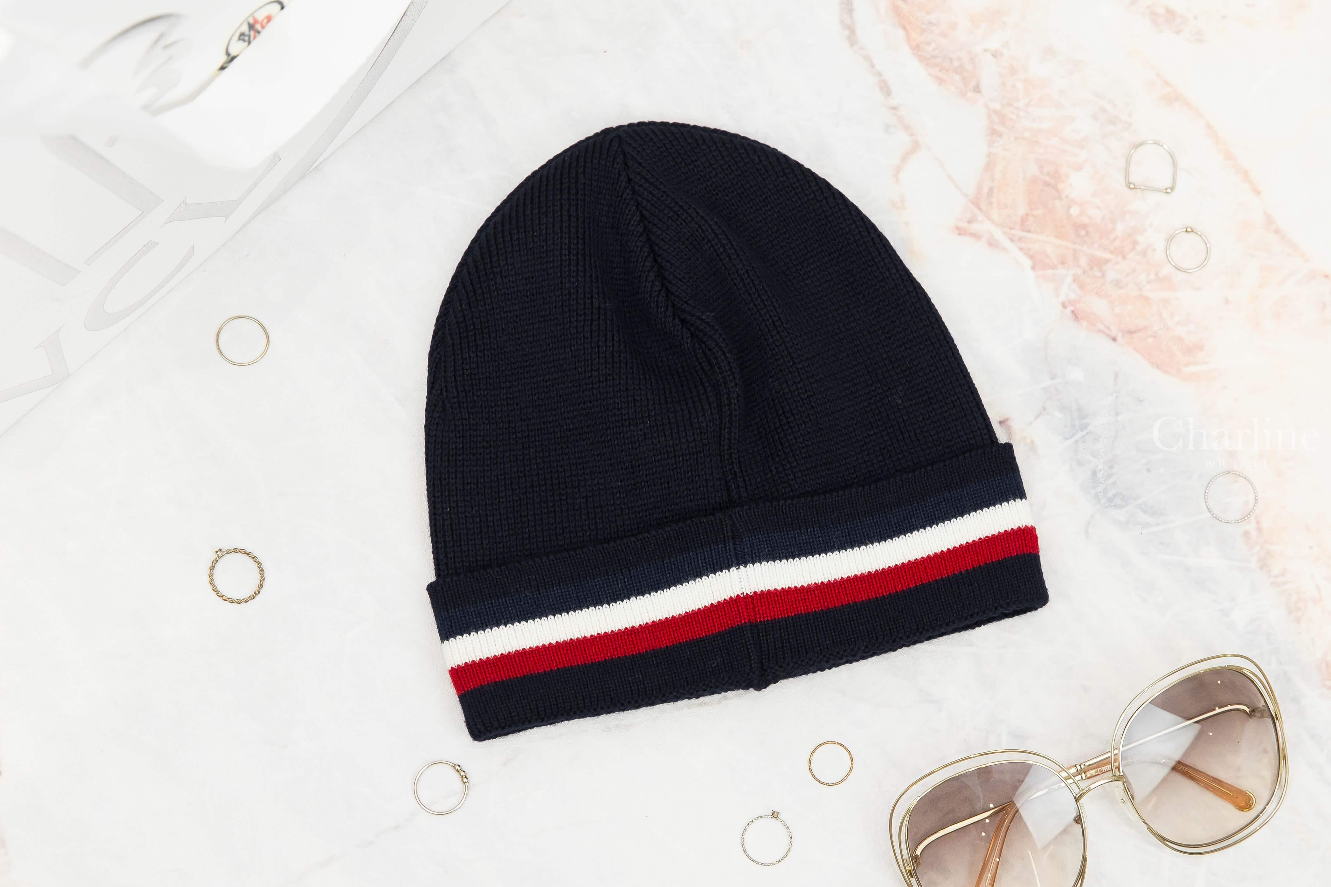 Moncler Tricolor Beanie 夜藍色電繡Logo紅白線條羊毛毛帽-Charline Boutique 精品代購