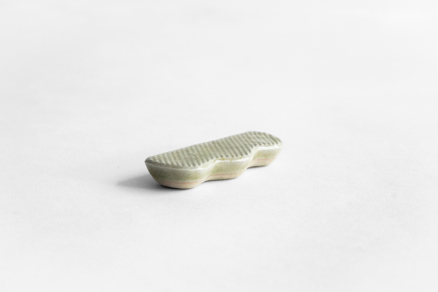 青人窯-筷架 枝豆 刻纹 魚沼綠灰釉 (薄綠)