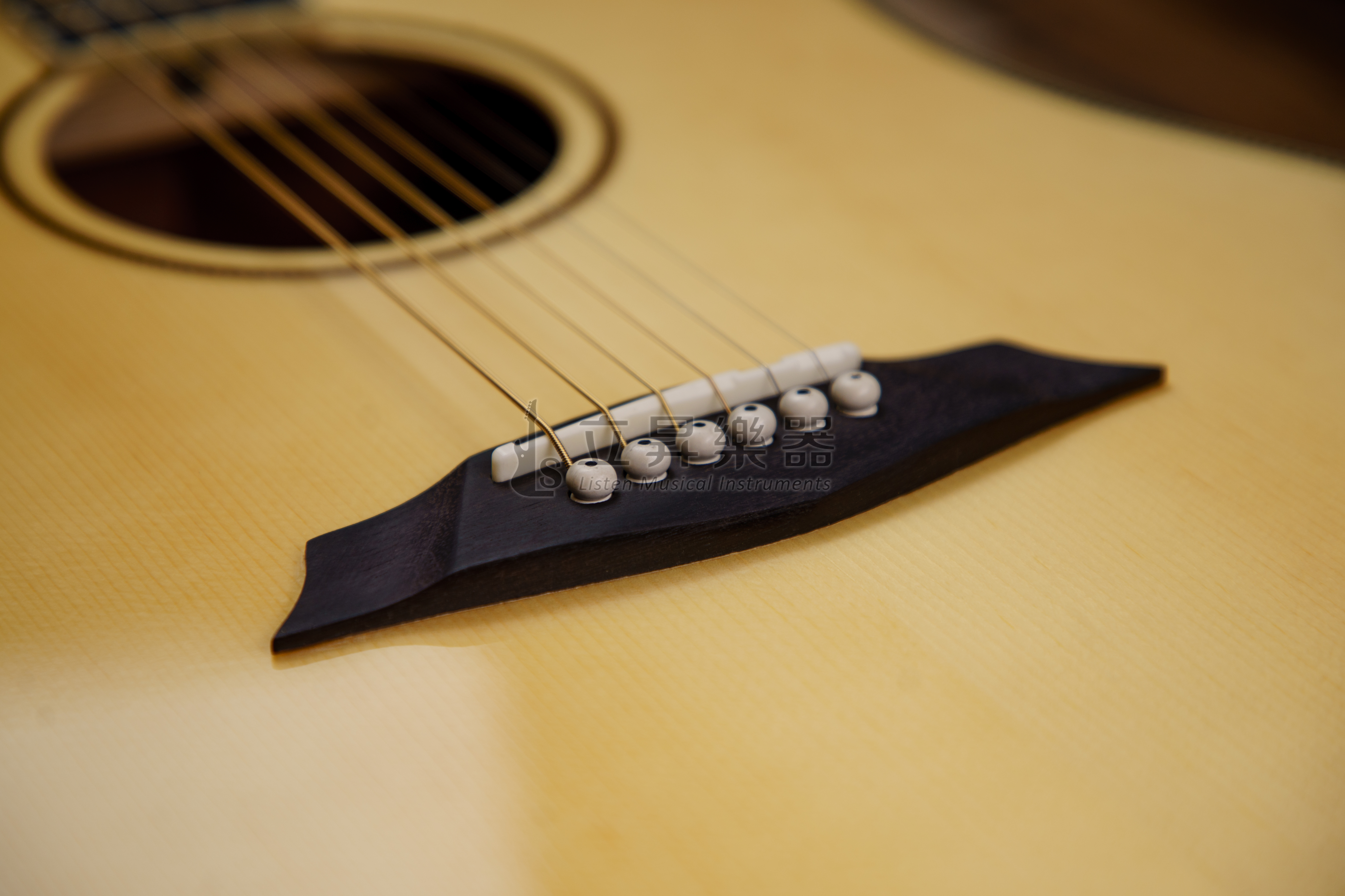 Sire 木吉他 SIRE R2-DC 雲杉木面板 桃花心木側背板 合板木吉他 缺角 附袋 R2 DC 第 6 張圖片｜三峽吉他 / Bass