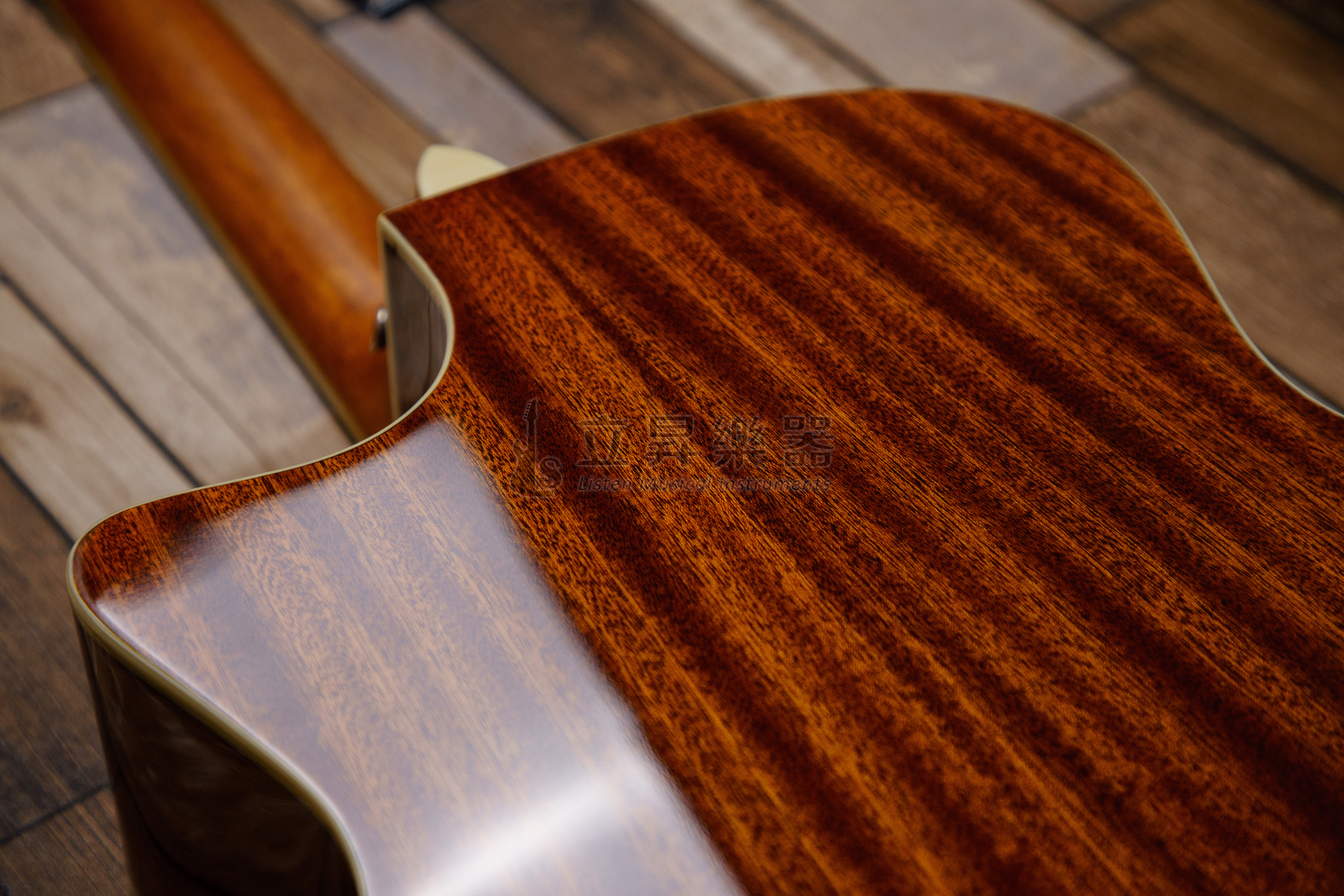 木吉他 SIRE R2-GA  NA 原木色 / TS 漸層色 雲杉木面板 桃花心木側背板 合板木吉他 缺角 附袋 R2 GA